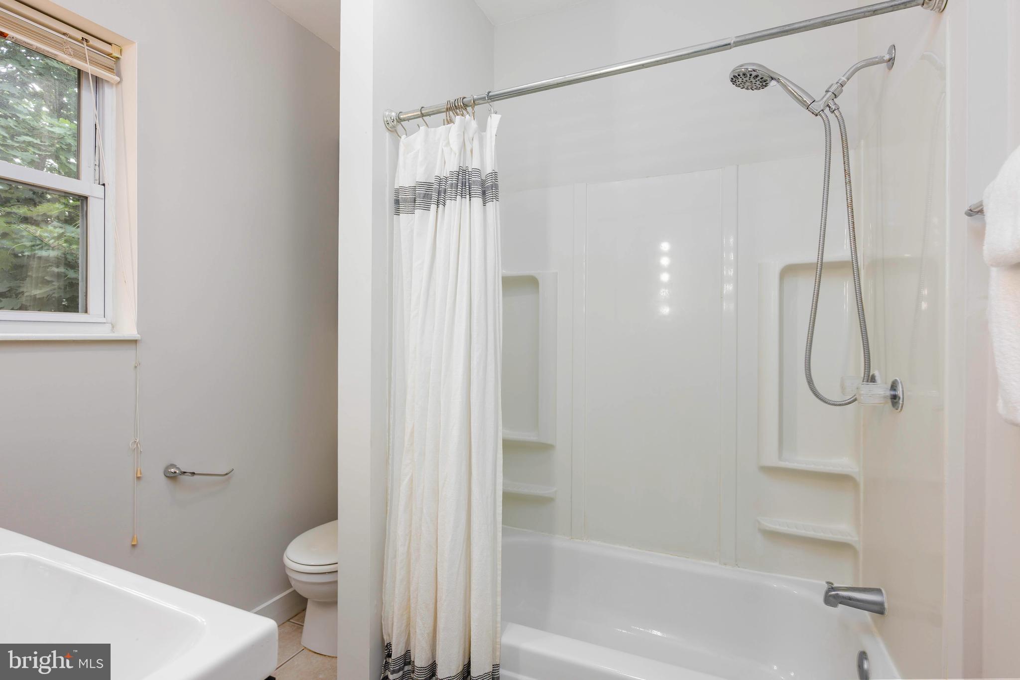 BELVEDERE SQUARE - Residential Lease