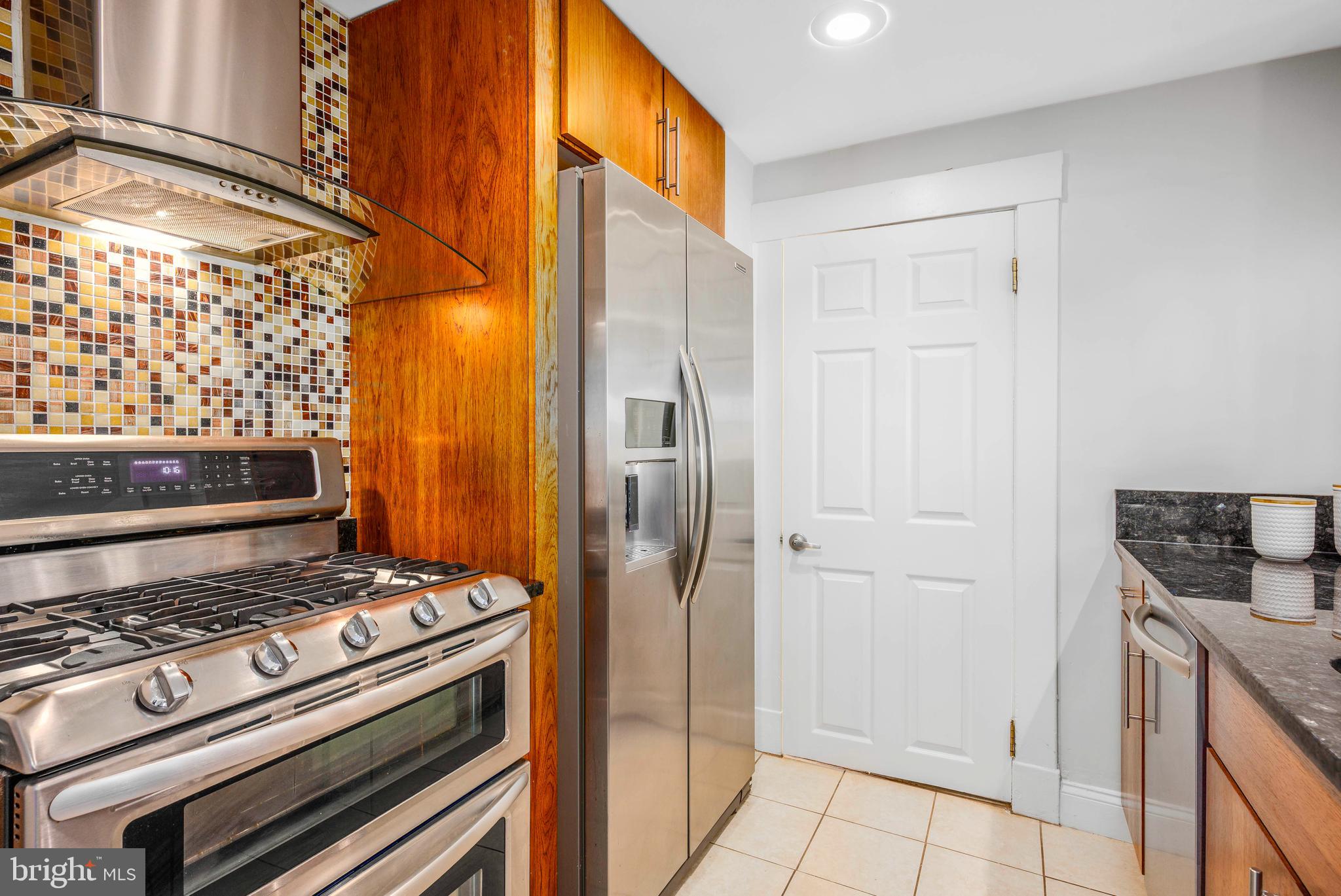 BELVEDERE SQUARE - Residential Lease