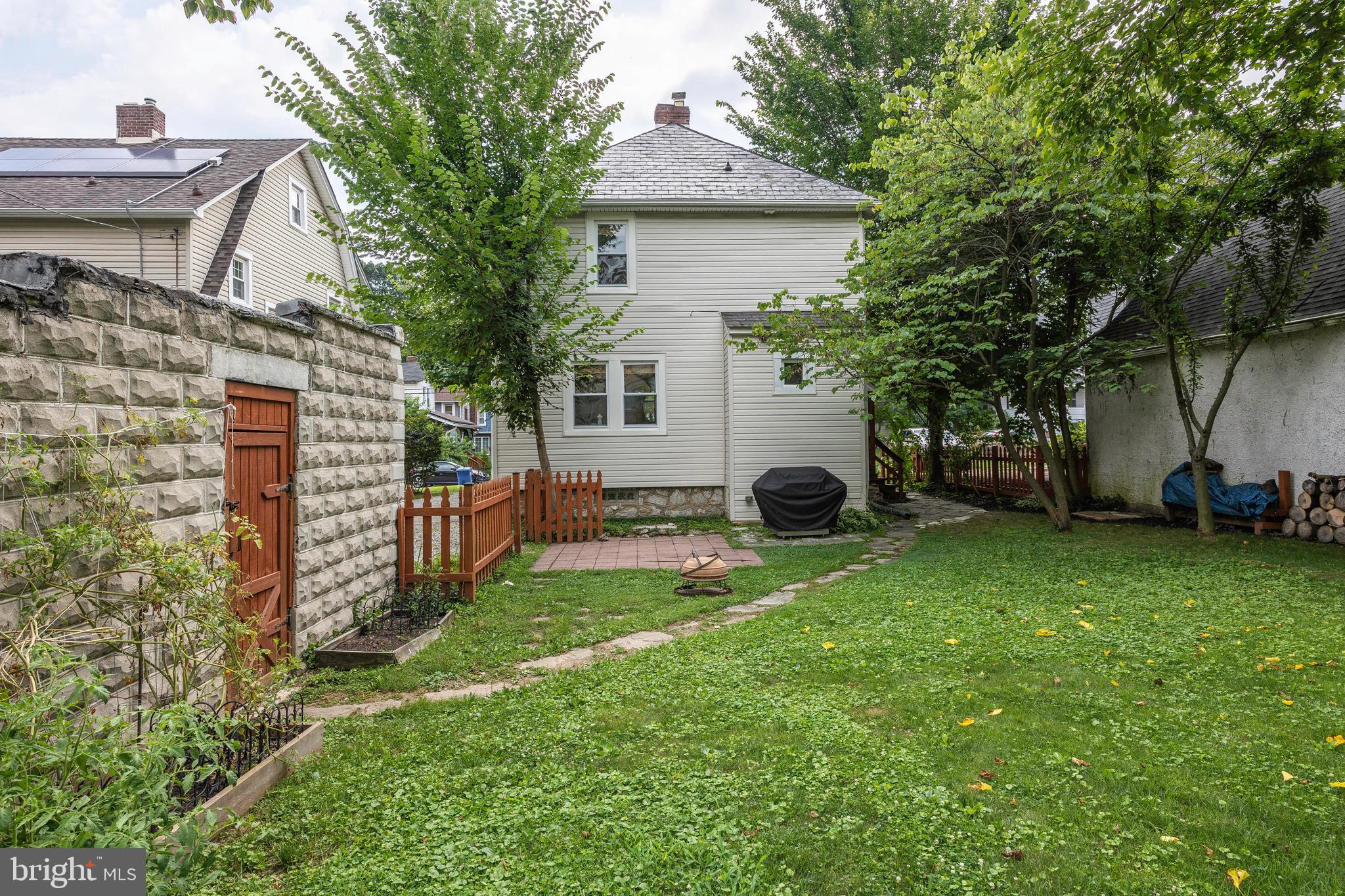 BELVEDERE SQUARE - Residential Lease