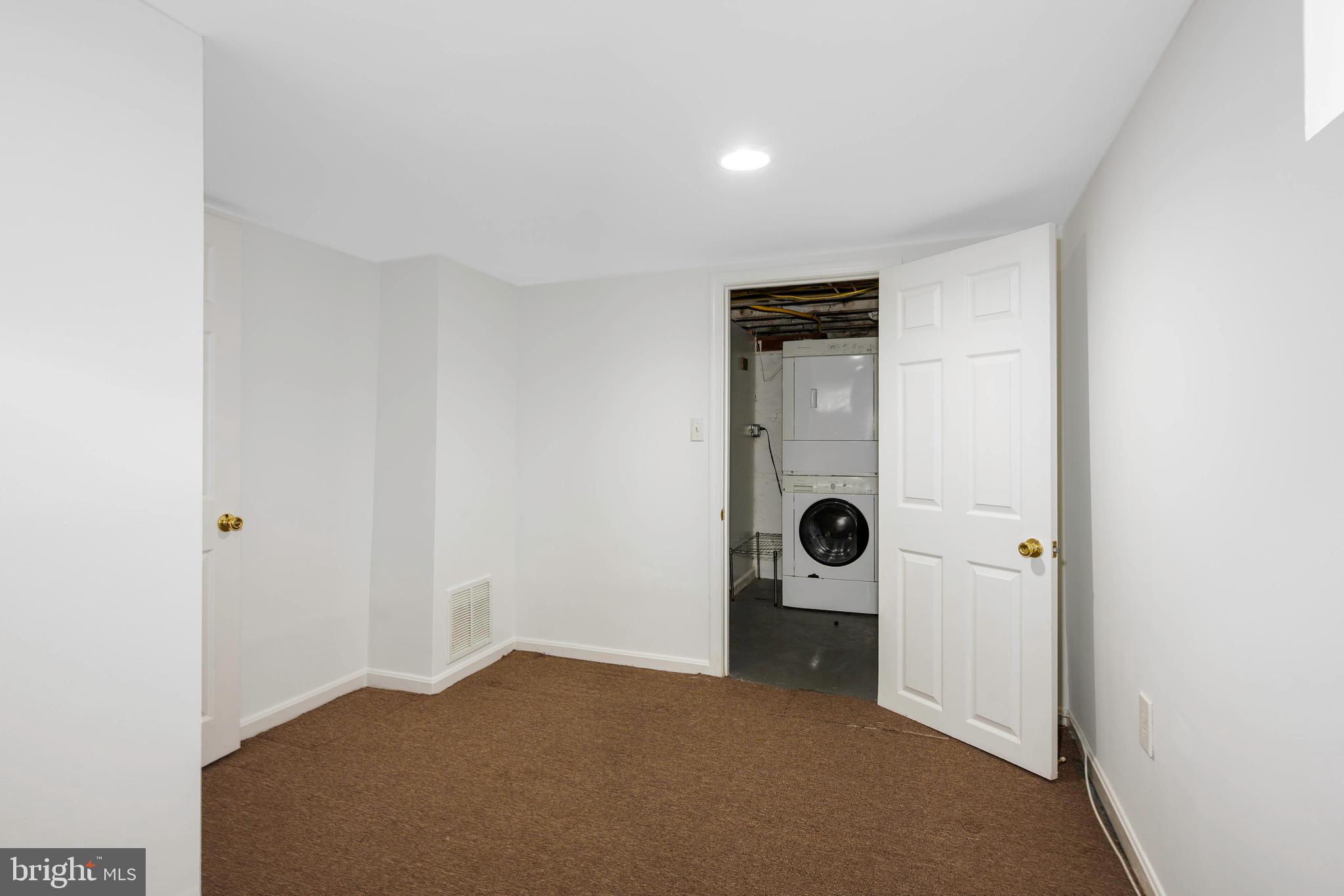 BELVEDERE SQUARE - Residential Lease