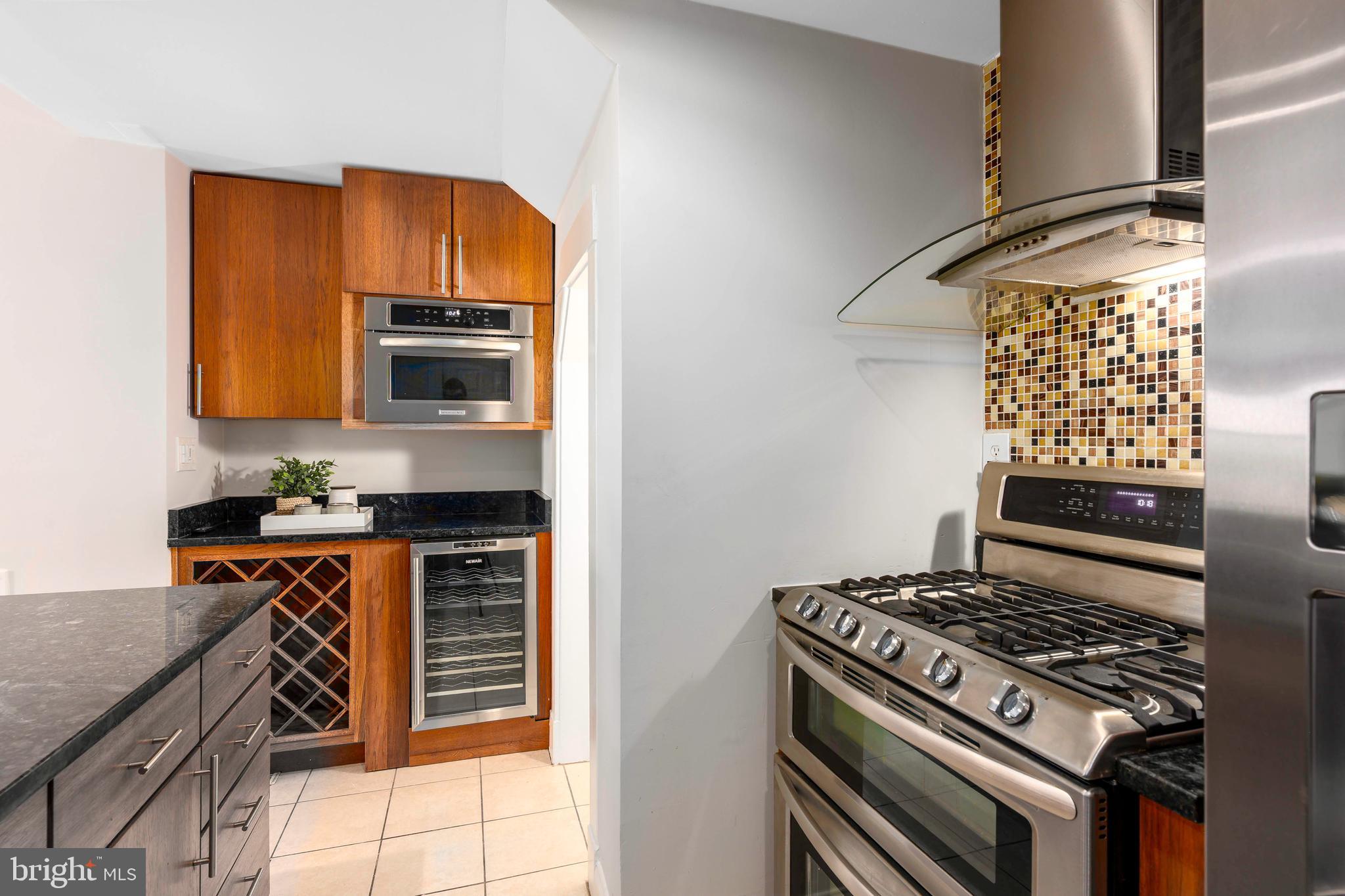 BELVEDERE SQUARE - Residential Lease