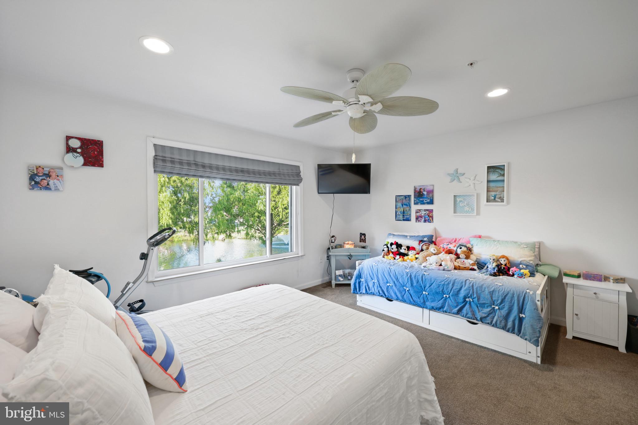 QUEENS LANDING - Residential