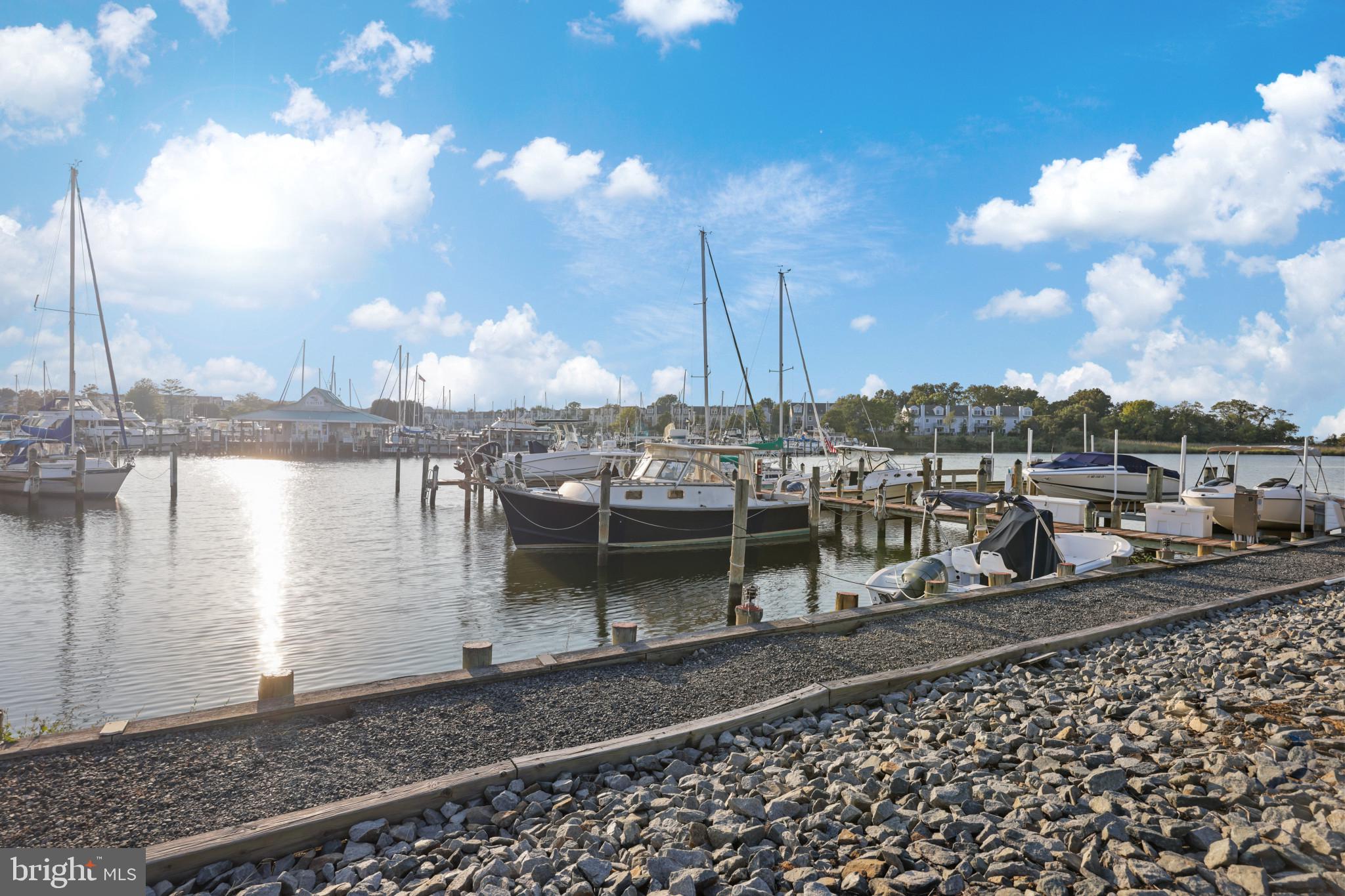 QUEENS LANDING - Residential