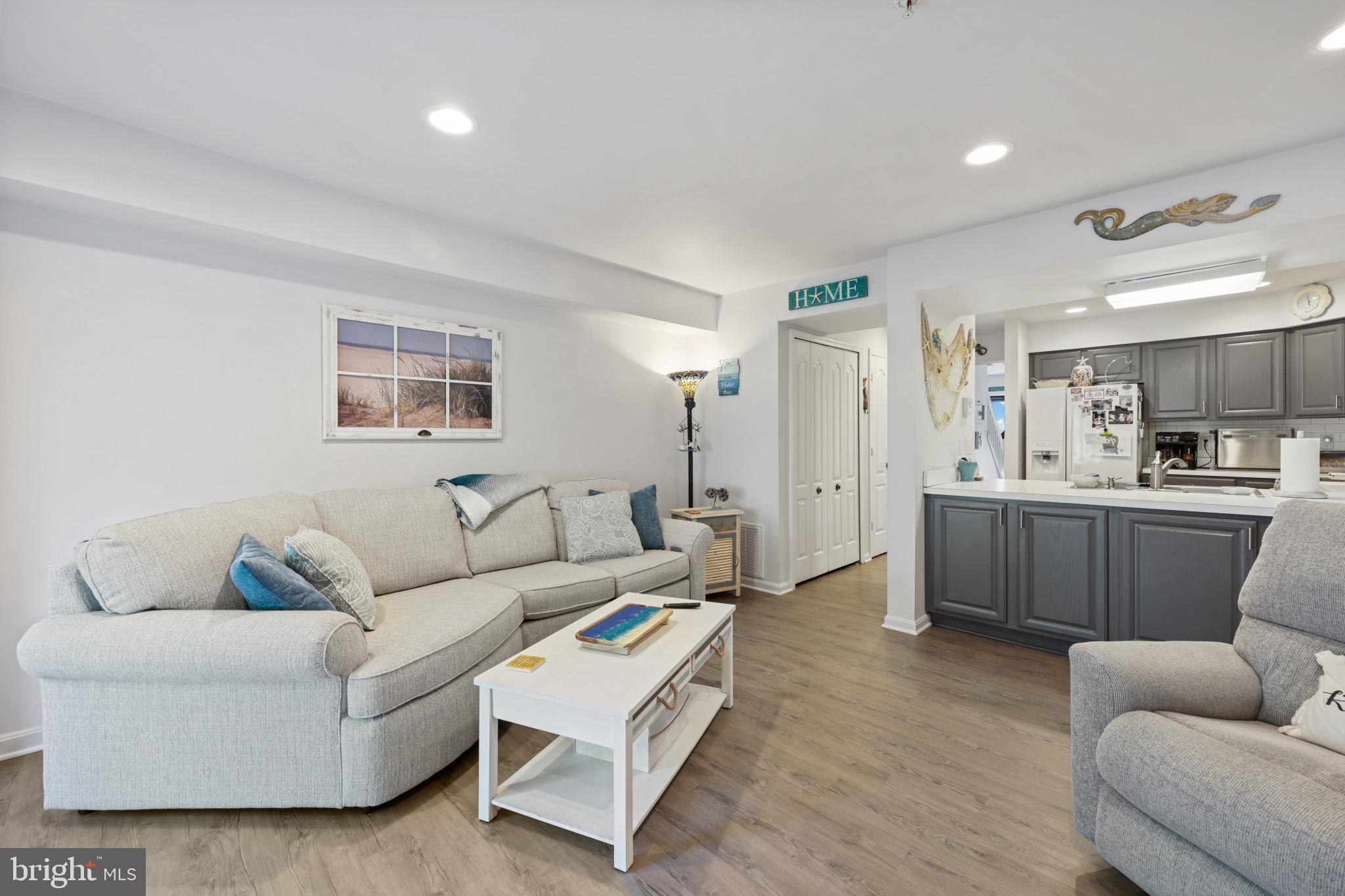 QUEENS LANDING - Residential