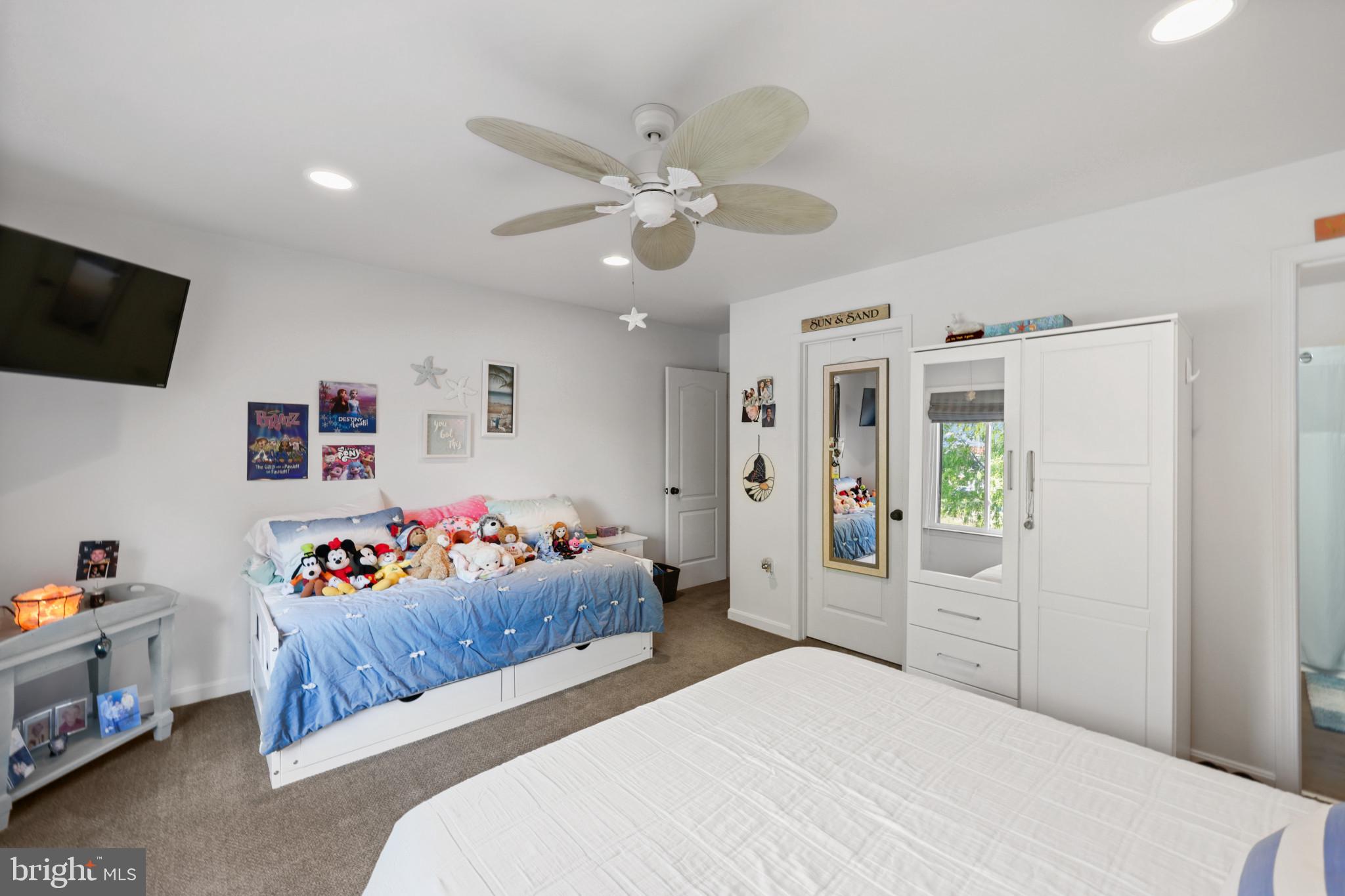 QUEENS LANDING - Residential