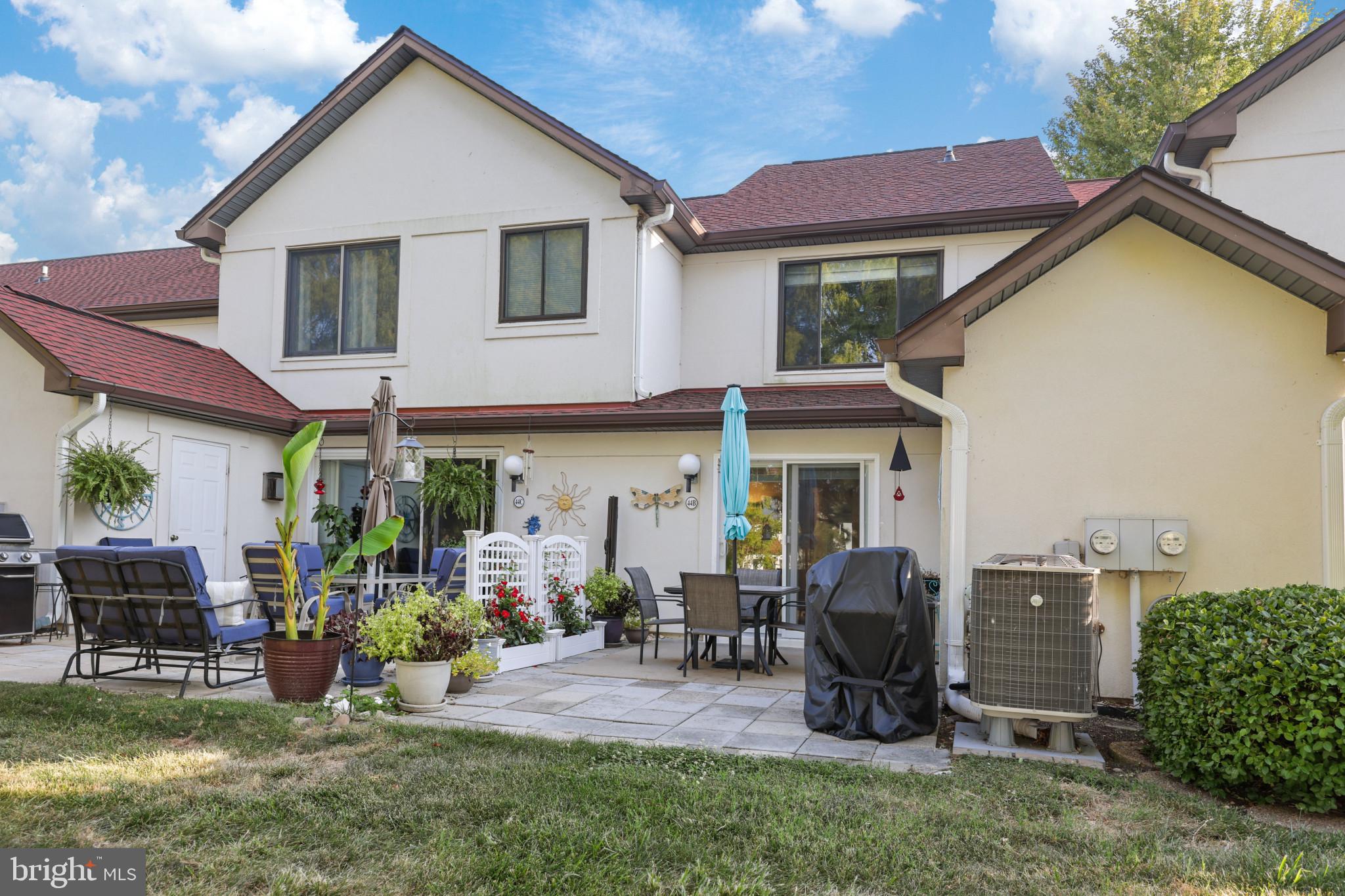 QUEENS LANDING - Residential