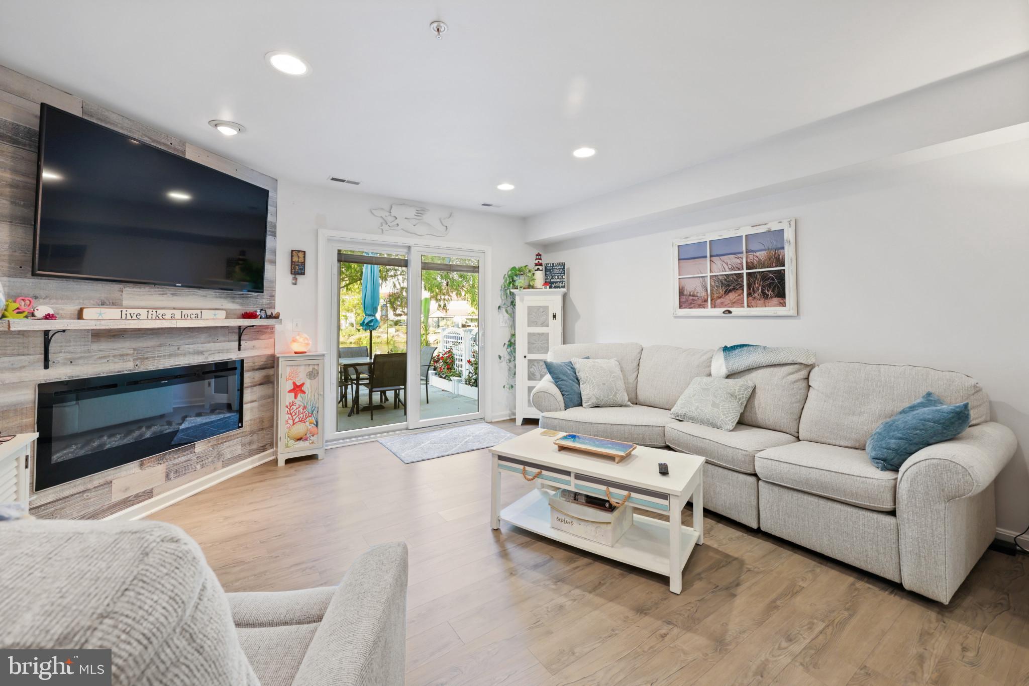 QUEENS LANDING - Residential