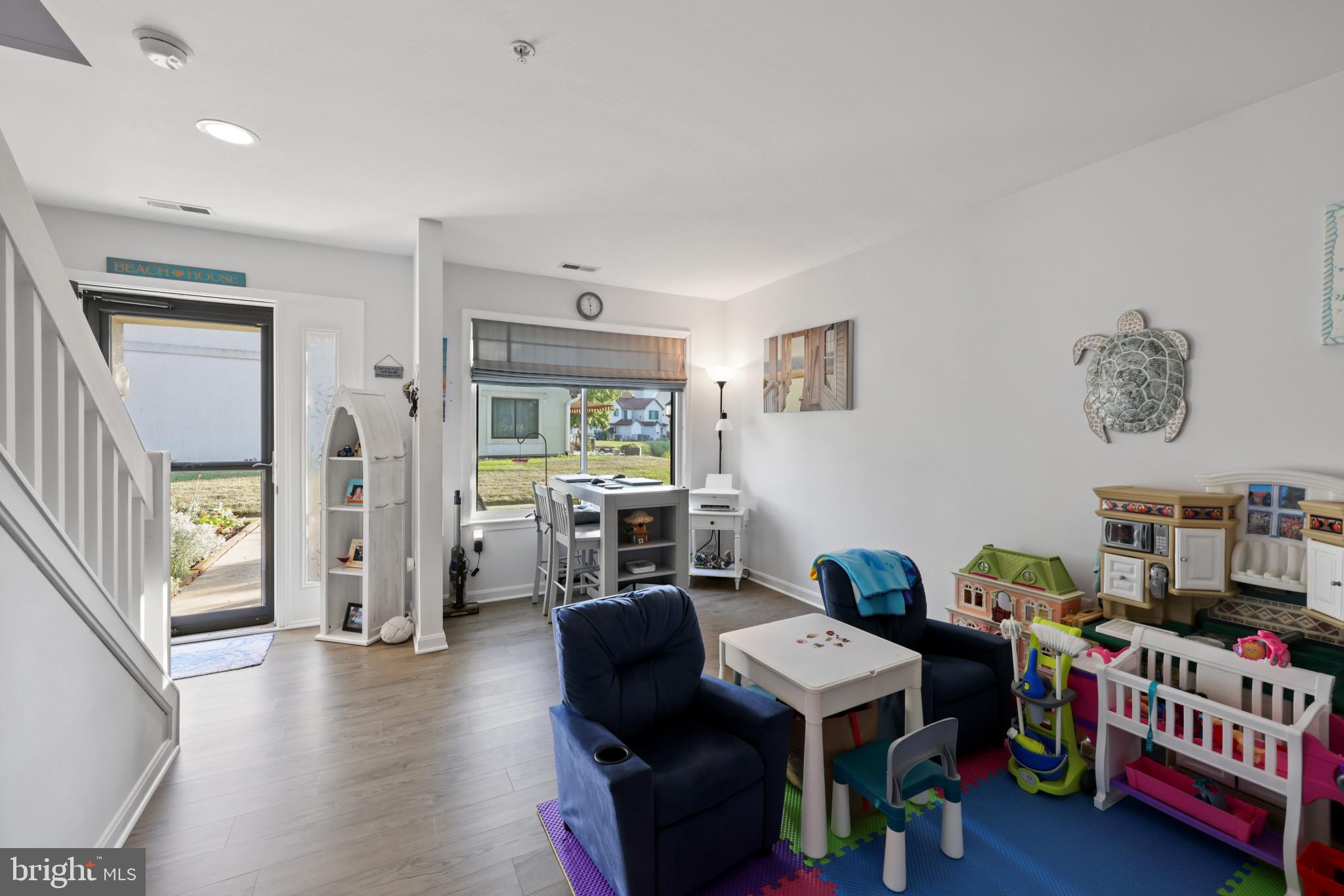 QUEENS LANDING - Residential