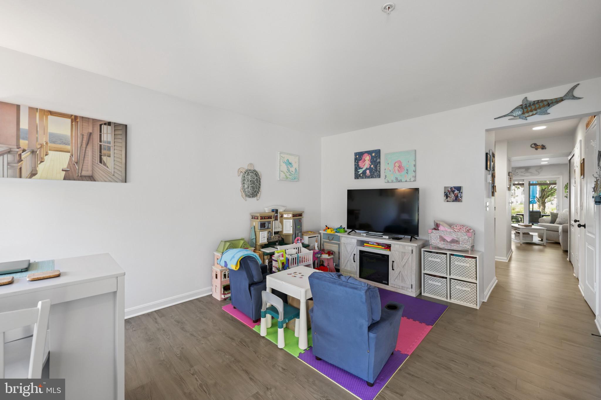 QUEENS LANDING - Residential