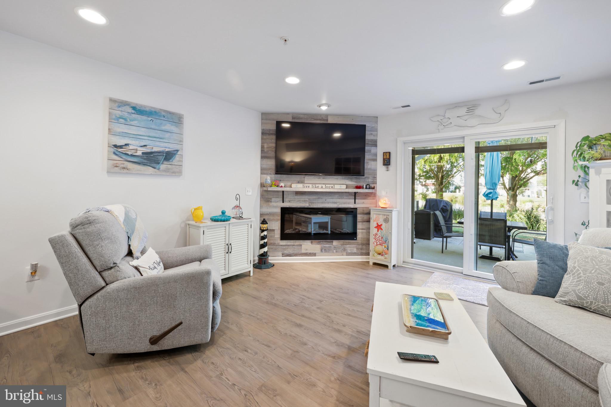 QUEENS LANDING - Residential