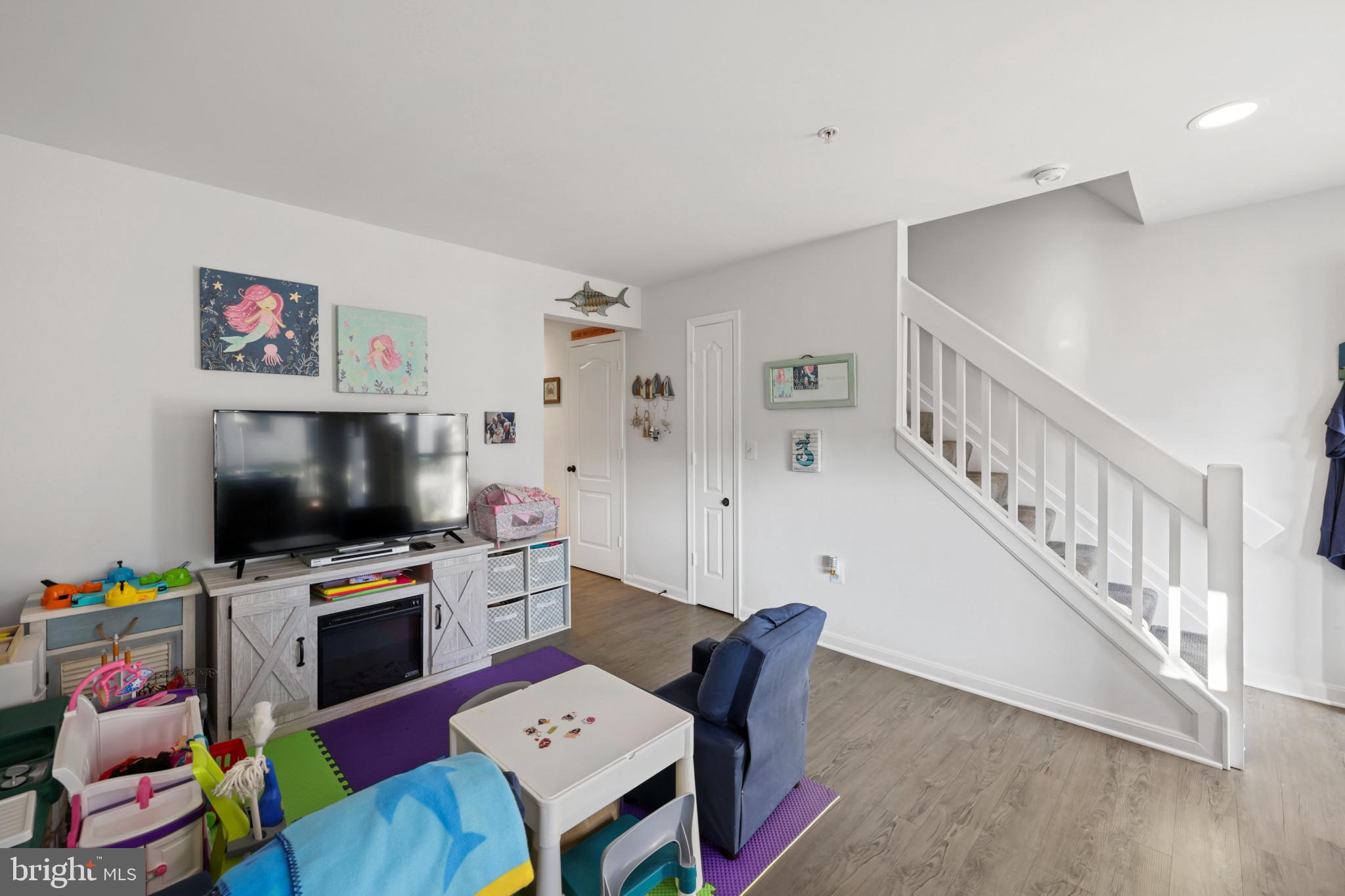 QUEENS LANDING - Residential