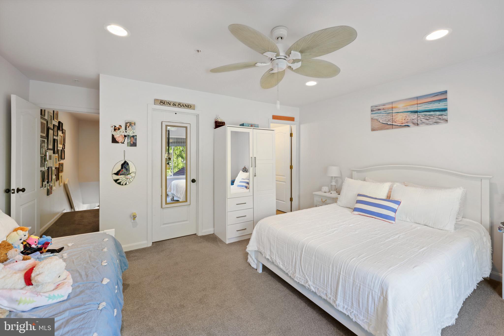 QUEENS LANDING - Residential