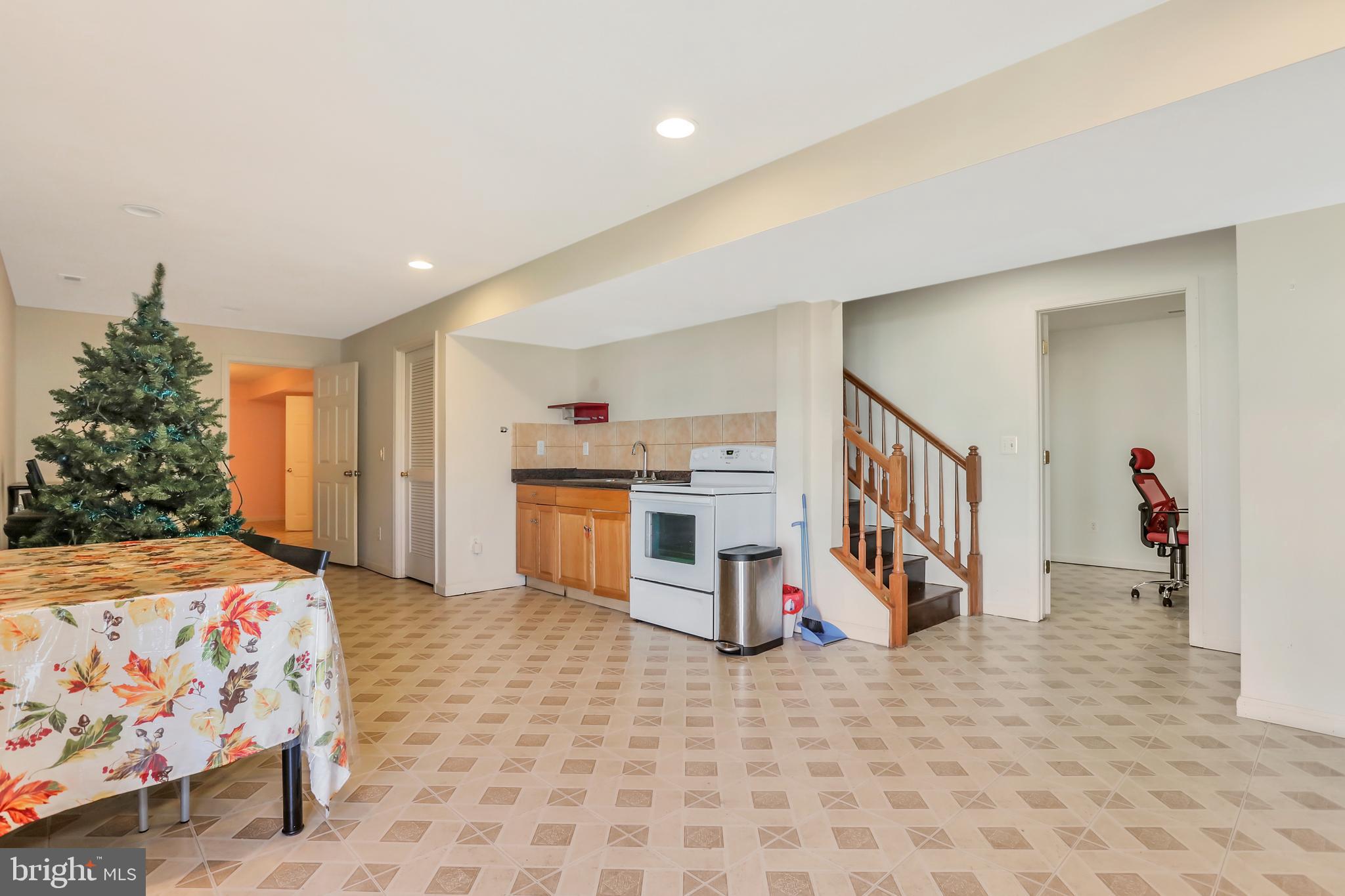 LAKELAND PLACE - Residential