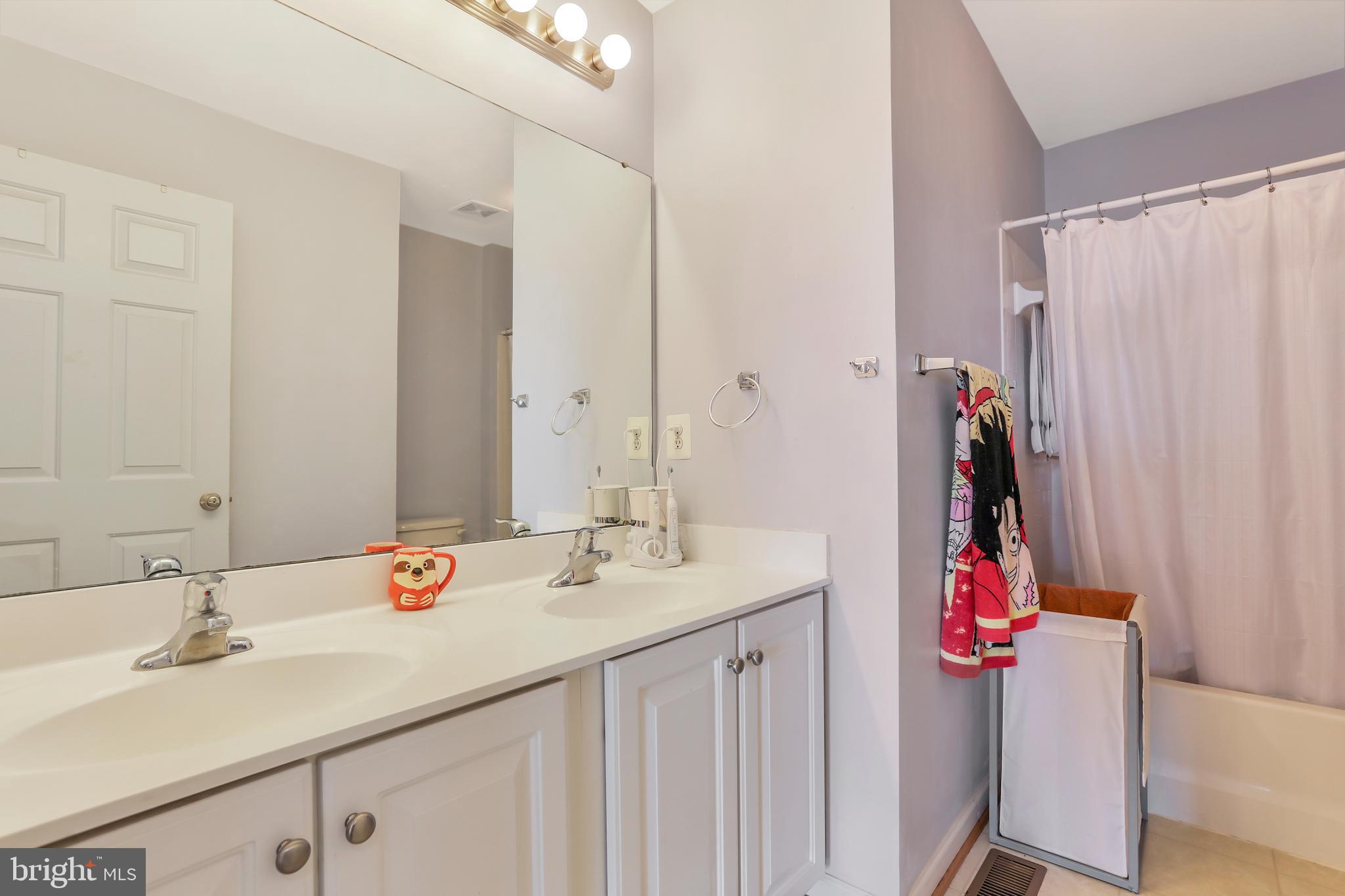 LAKELAND PLACE - Residential