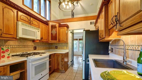 Photo of 1224 Simmons Drive, ROCKVILLE, MD 20851 (MLS # MDMC2256676)