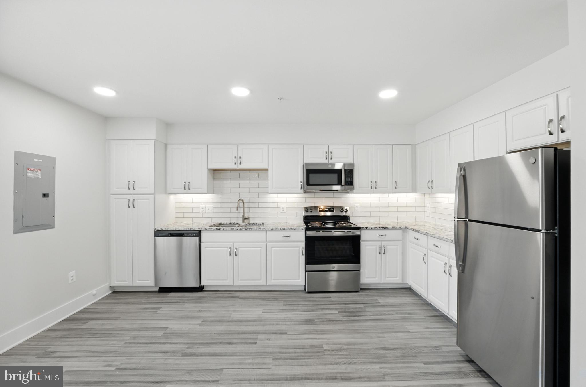 MONTGOMERY VILLAGE - Residential Lease