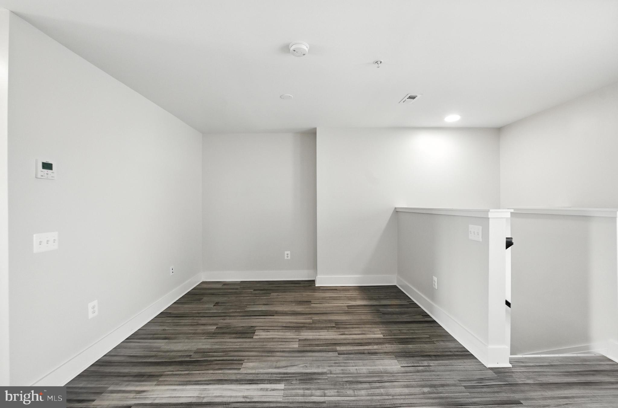 MONTGOMERY VILLAGE - Residential Lease