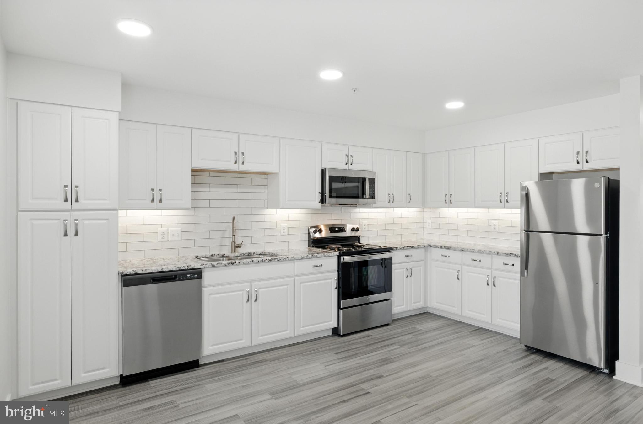 MONTGOMERY VILLAGE - Residential Lease