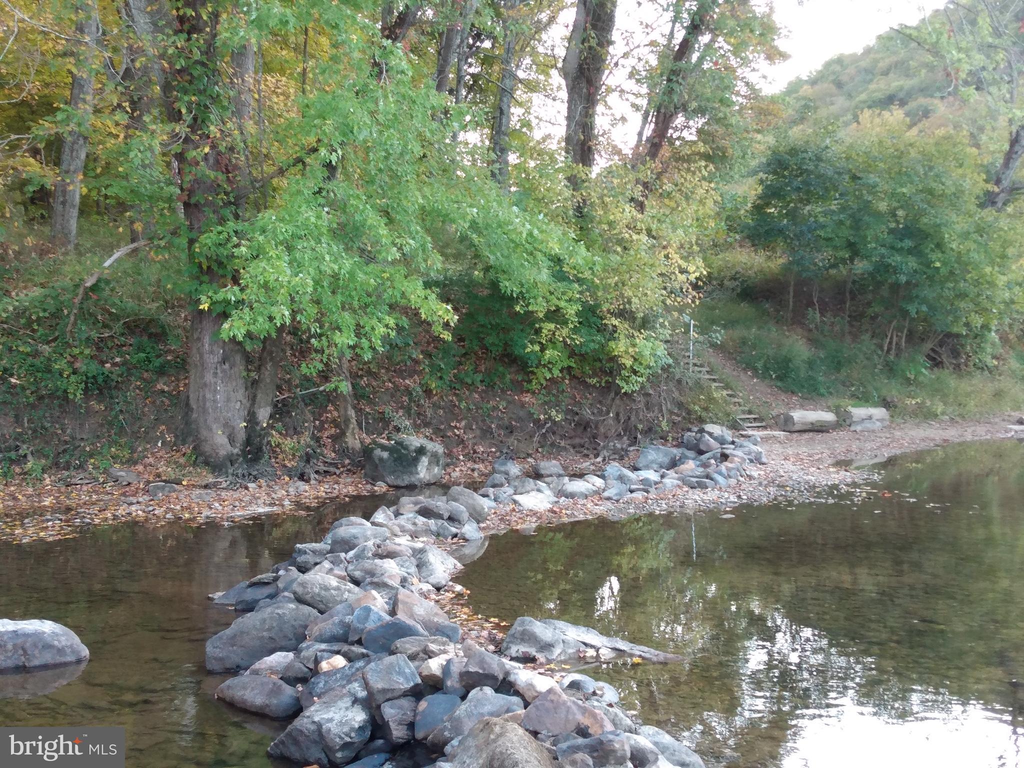 BRIARY BOTTOM - Residential