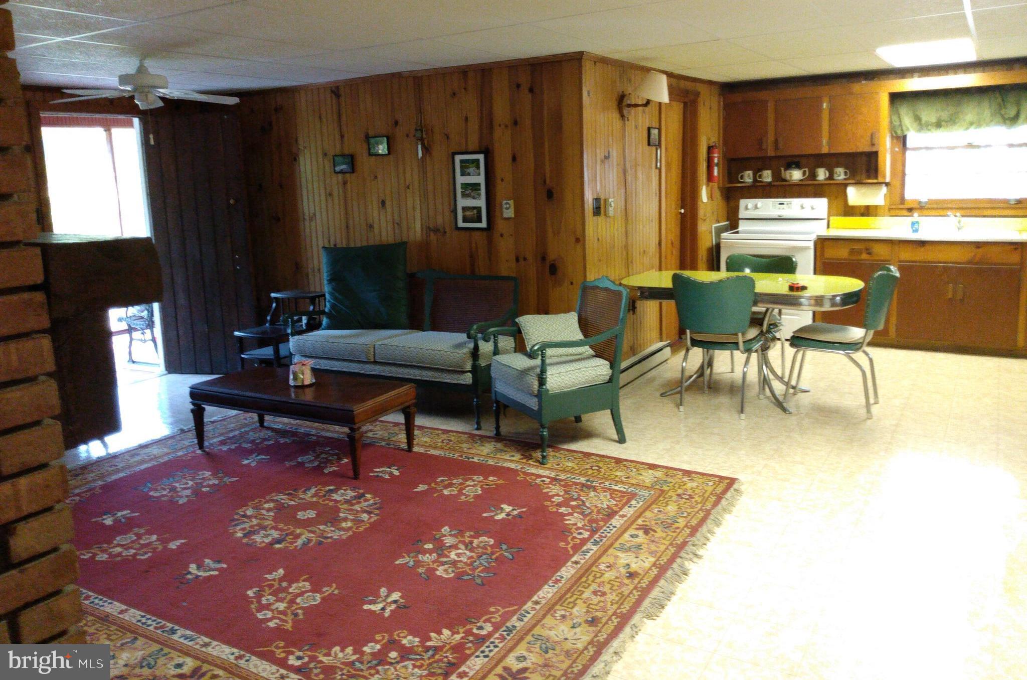 BRIARY BOTTOM - Residential