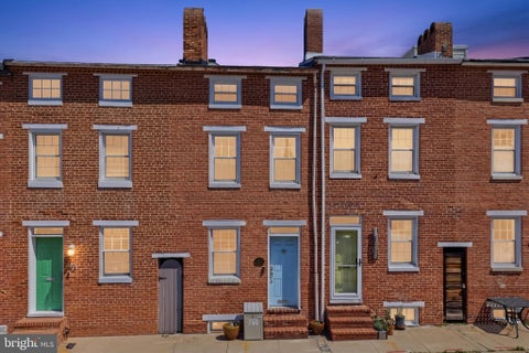Townhouse For Sale - 112 E Hamburg Street<br/> BALTIMORE, MD 21230