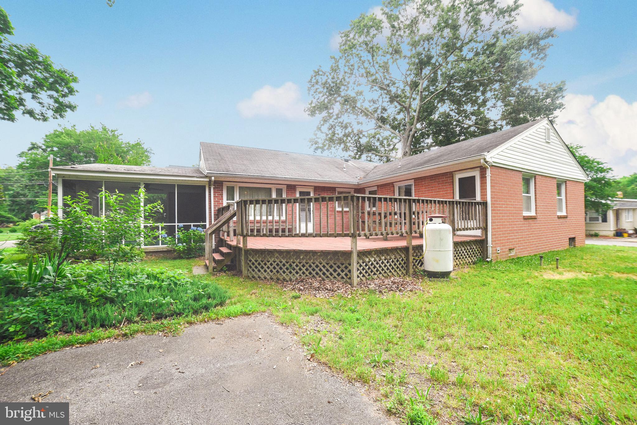 LAUREL DRIVE-MONTROSE SU - Residential