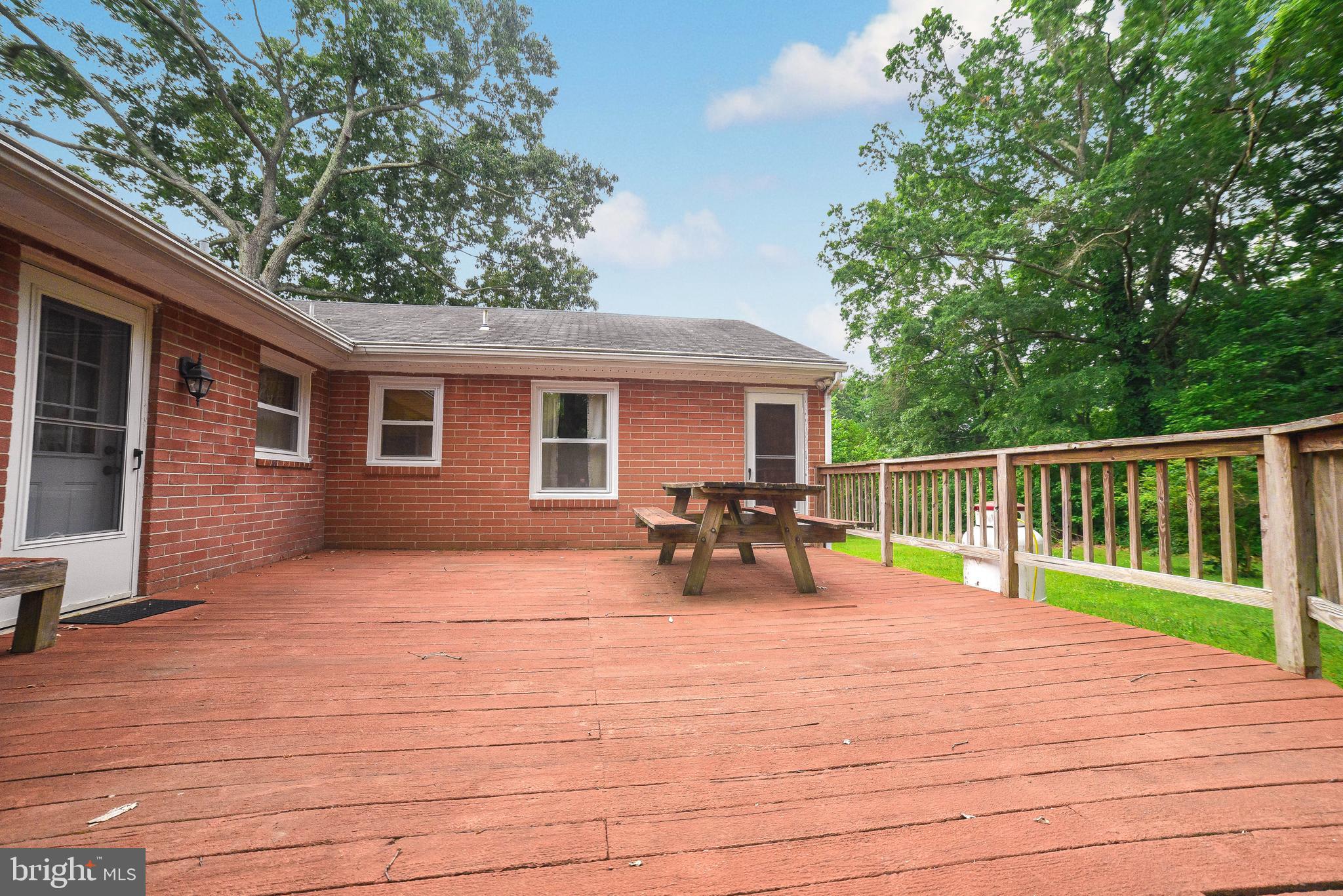 LAUREL DRIVE-MONTROSE SU - Residential