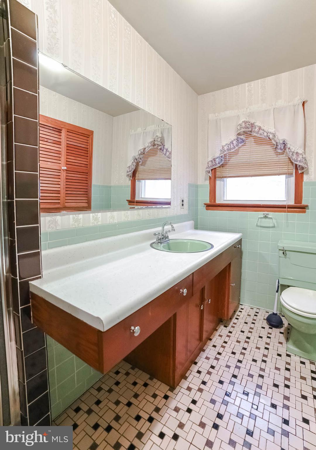 LAUREL DRIVE-MONTROSE SU - Residential