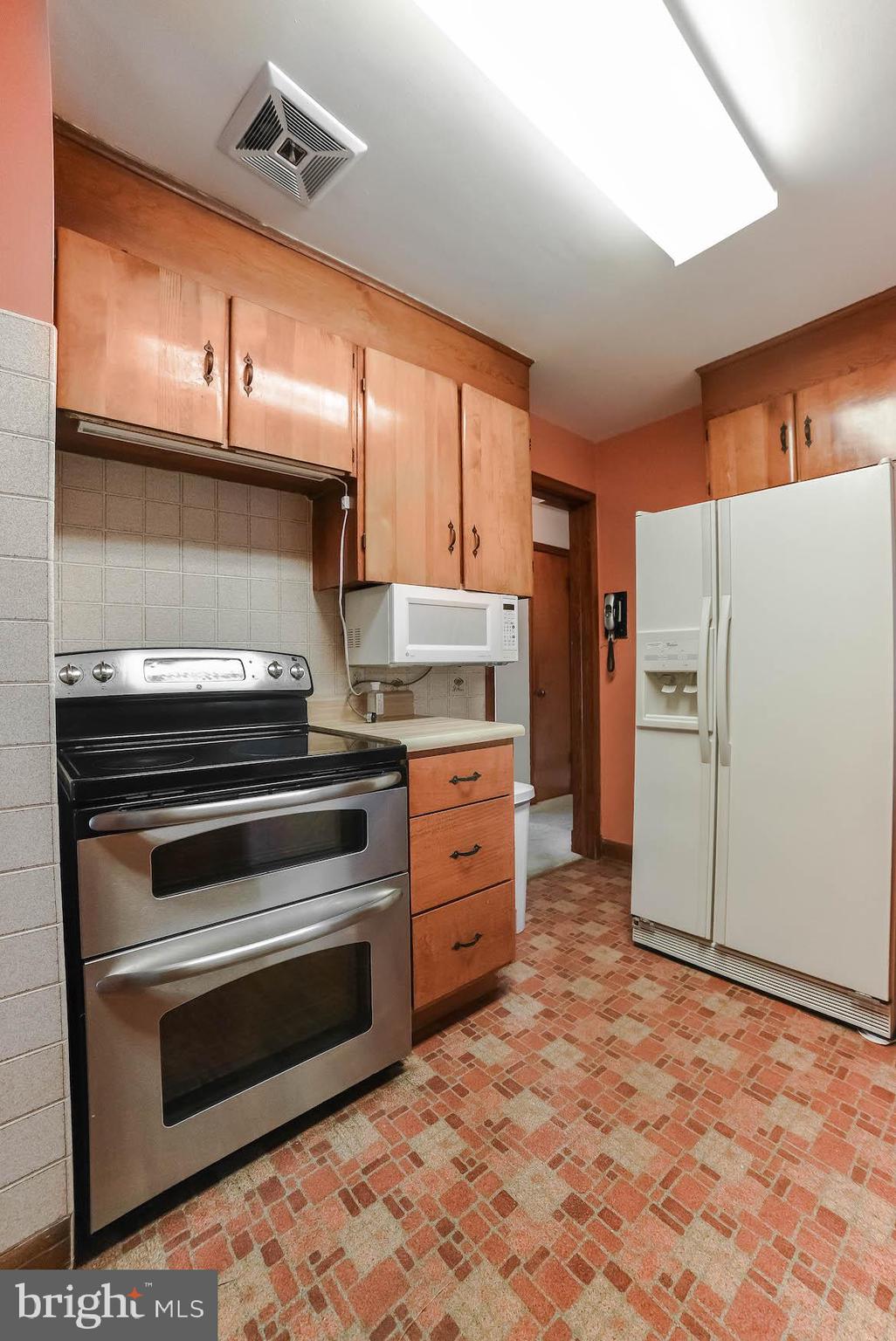 LAUREL DRIVE-MONTROSE SU - Residential