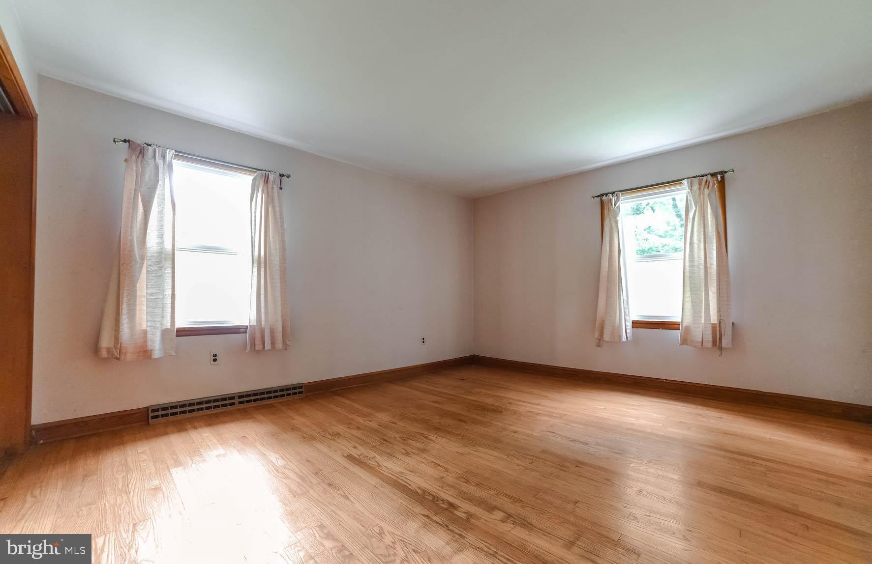 LAUREL DRIVE-MONTROSE SU - Residential