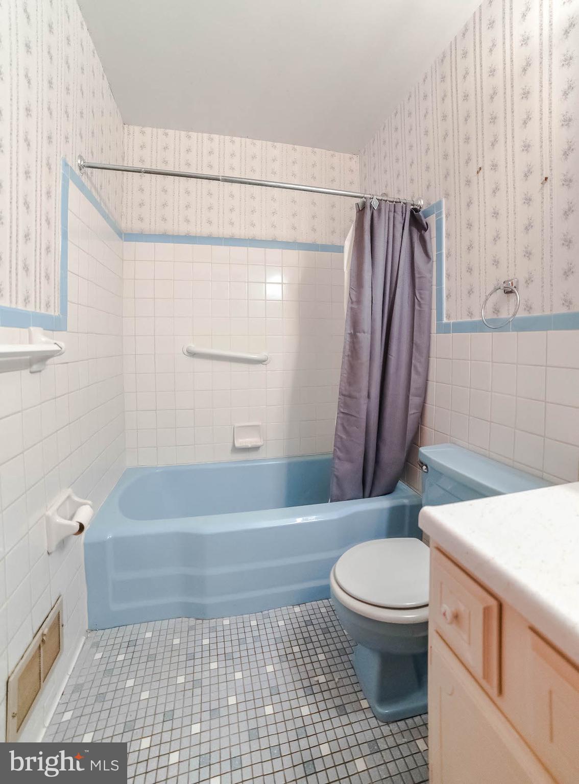 LAUREL DRIVE-MONTROSE SU - Residential