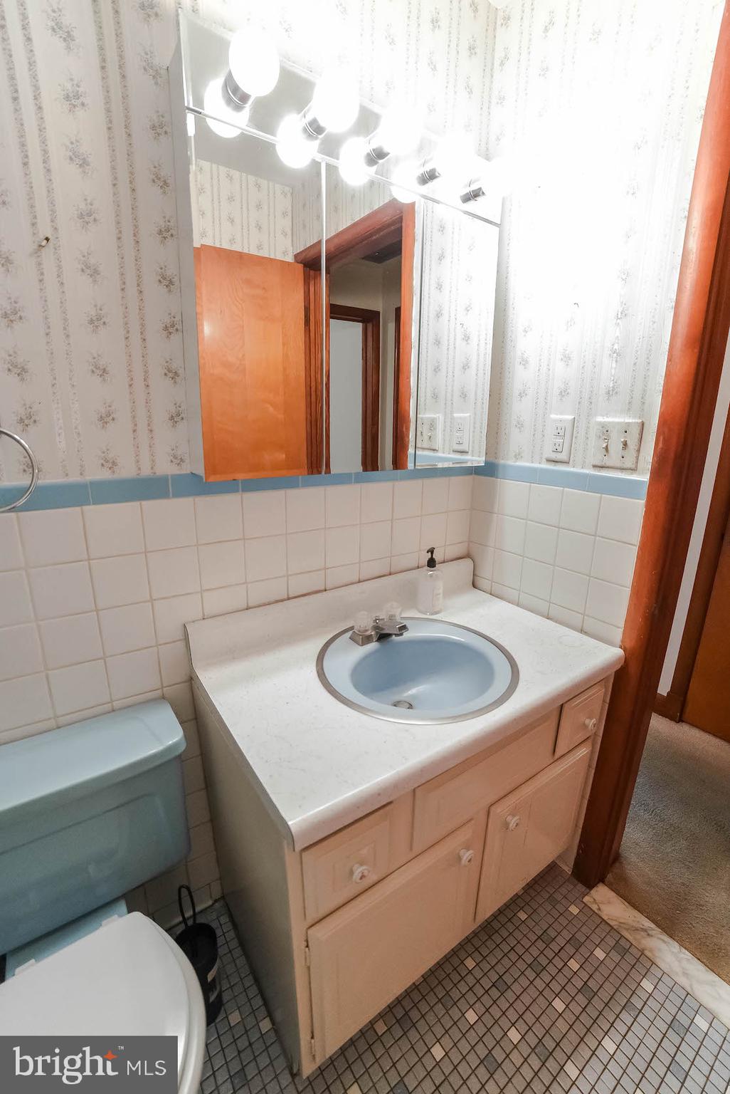 LAUREL DRIVE-MONTROSE SU - Residential