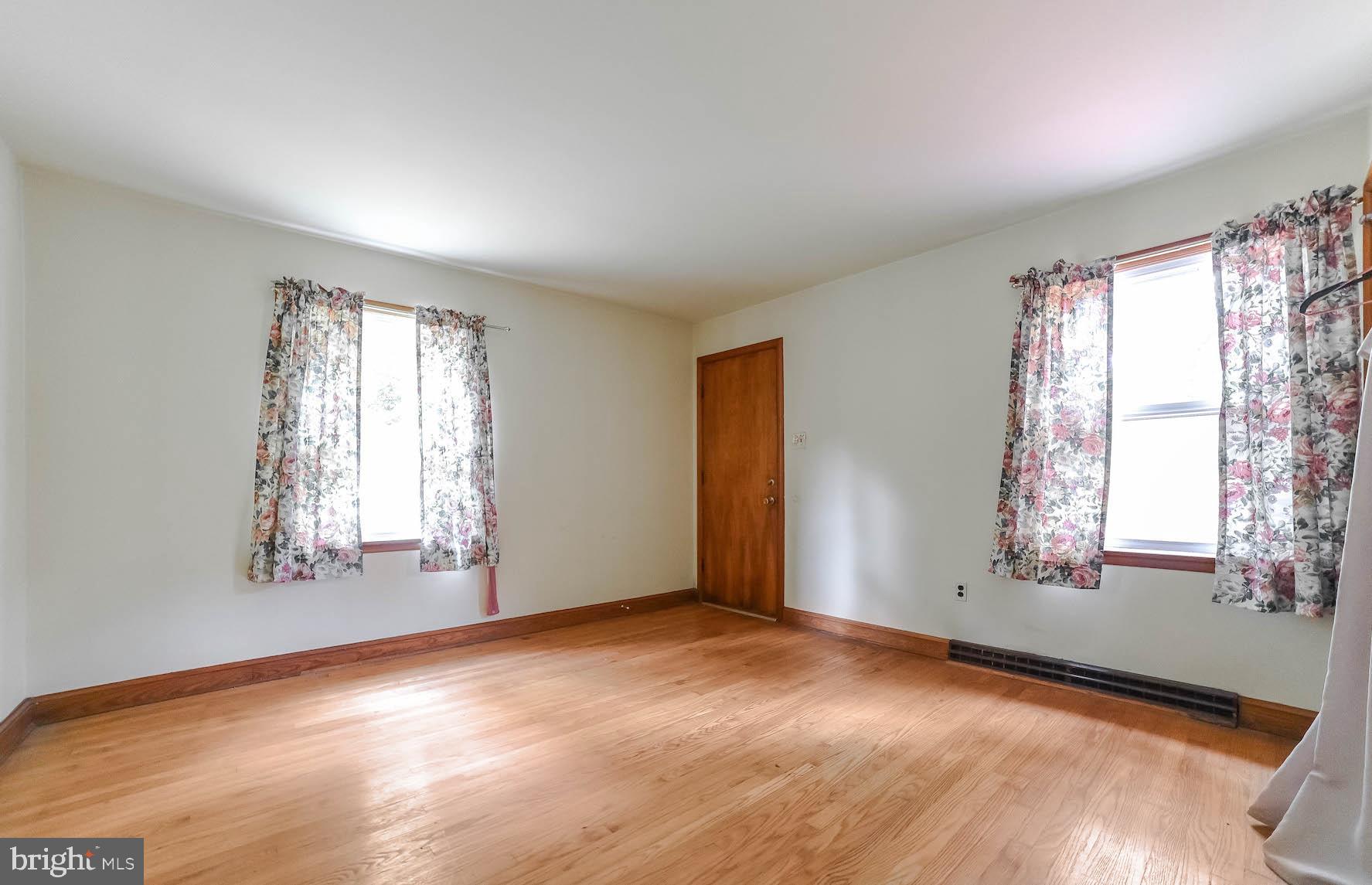 LAUREL DRIVE-MONTROSE SU - Residential