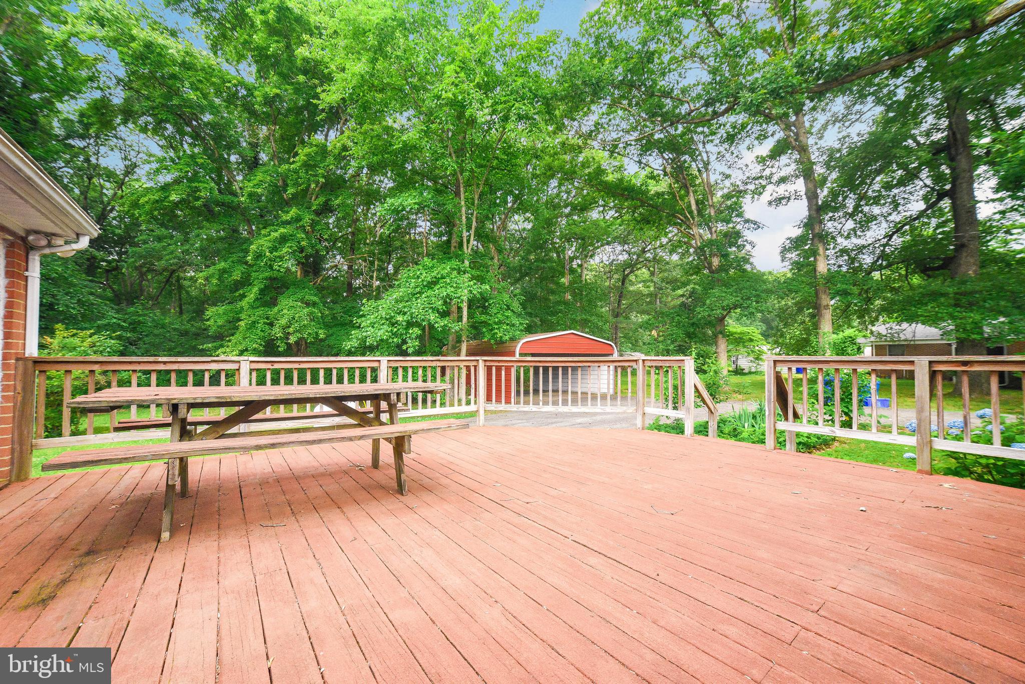 LAUREL DRIVE-MONTROSE SU - Residential