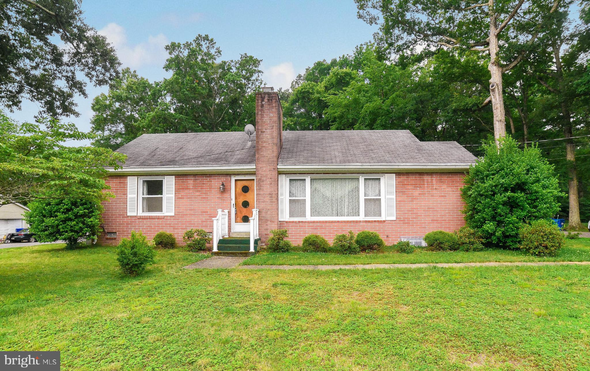 LAUREL DRIVE-MONTROSE SU - Residential