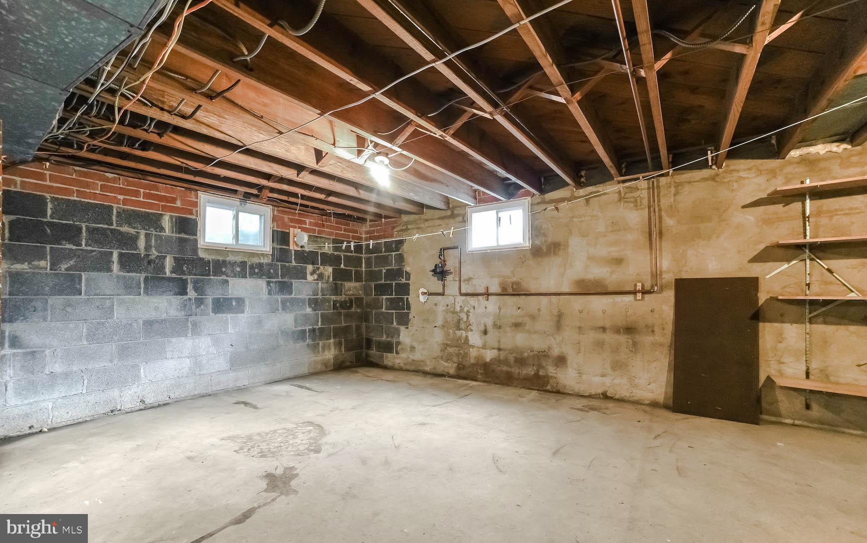 LAUREL DRIVE-MONTROSE SU - Residential