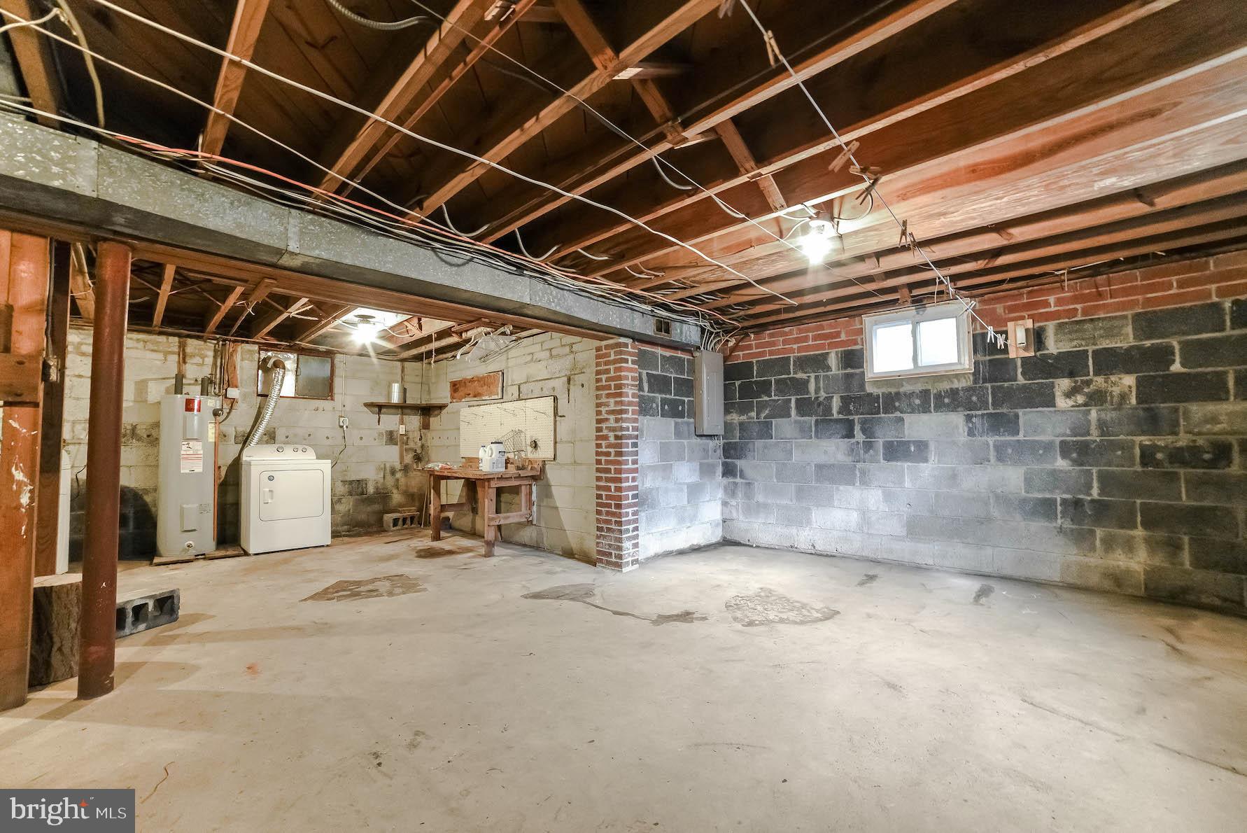 LAUREL DRIVE-MONTROSE SU - Residential