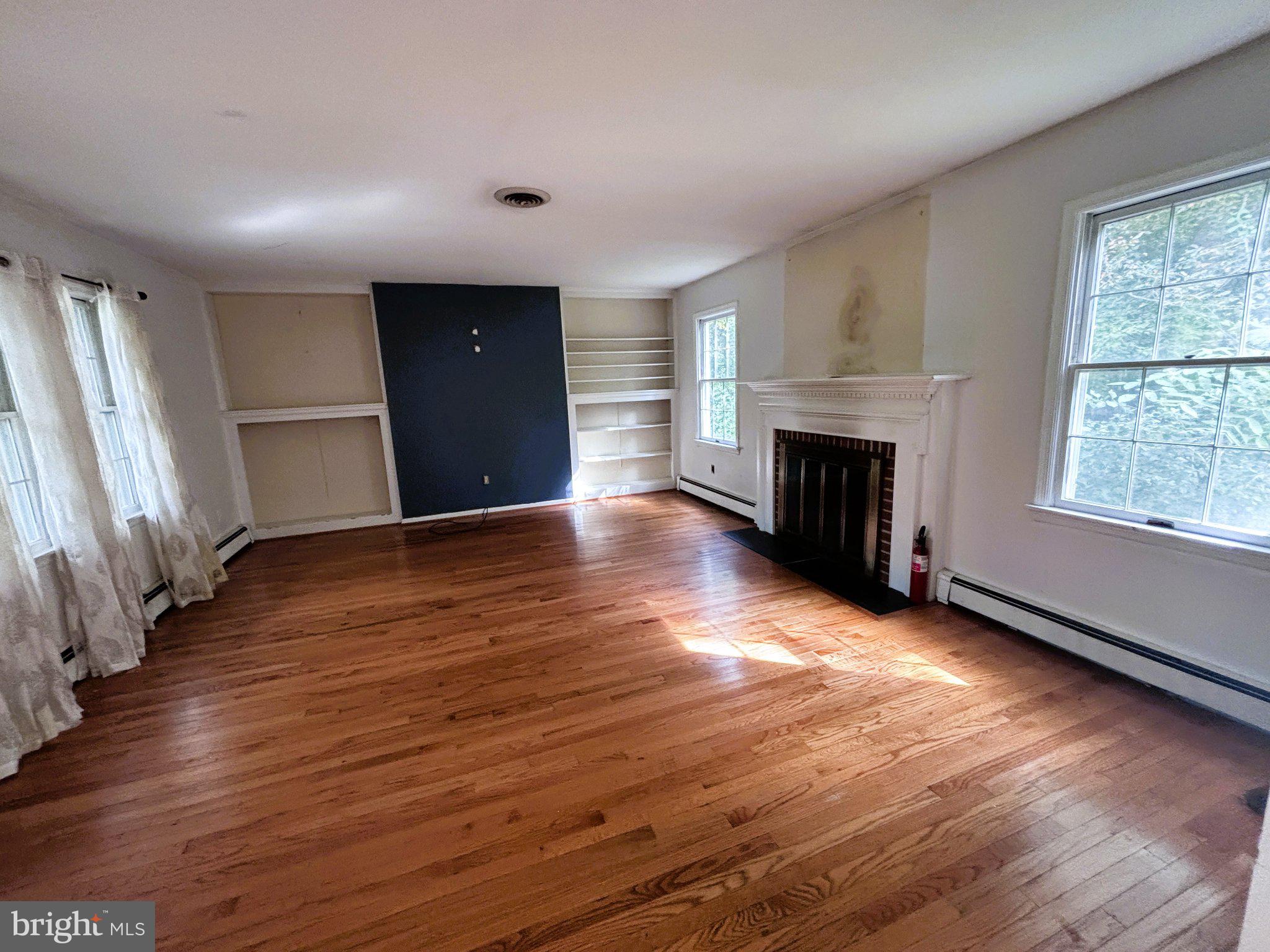 6 E DELAWARE TRAIL
