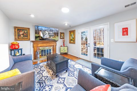 980 OLD HOLLY DRIVE GREAT FALLS VA 22066