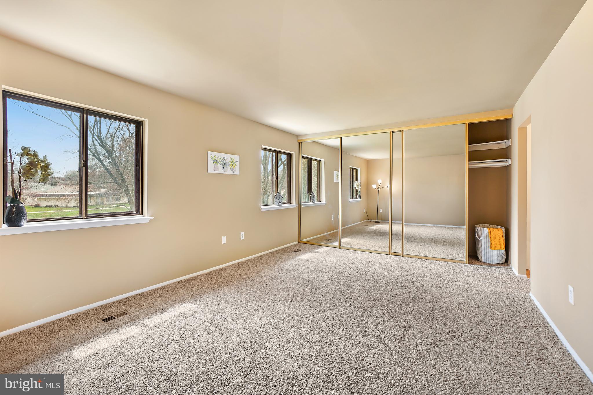 LEISURE WORLD - Residential