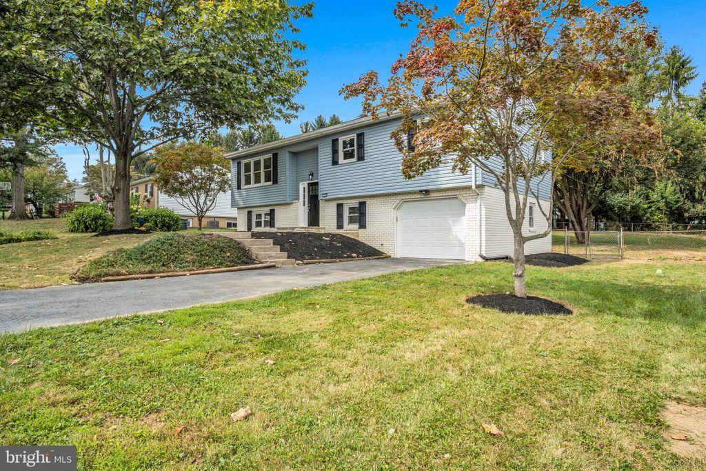Photo of 124 Holly Dr, MECHANICSBURG, PA 17055 (MLS # PACB2046708)
