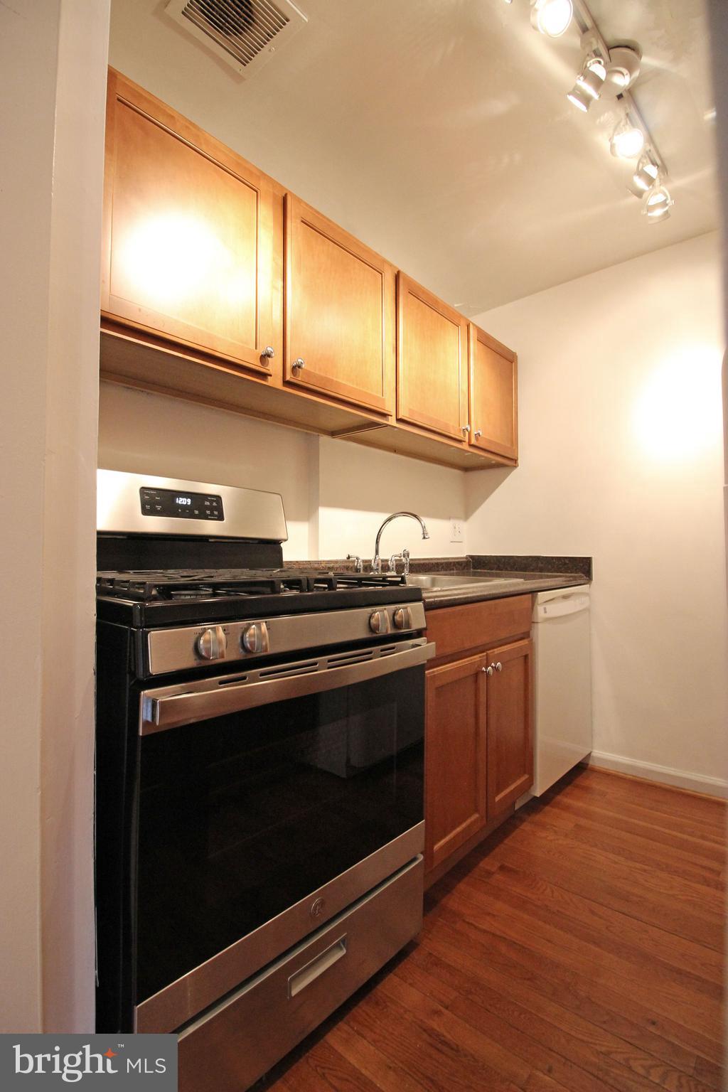 CLEVELAND HOUSE - Residential Lease