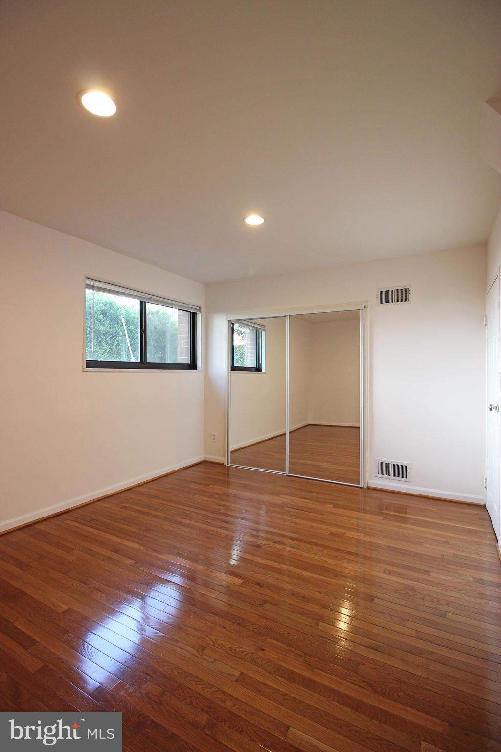 CLEVELAND HOUSE - Residential Lease