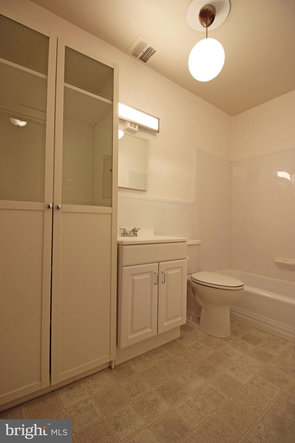 CLEVELAND HOUSE - Residential Lease