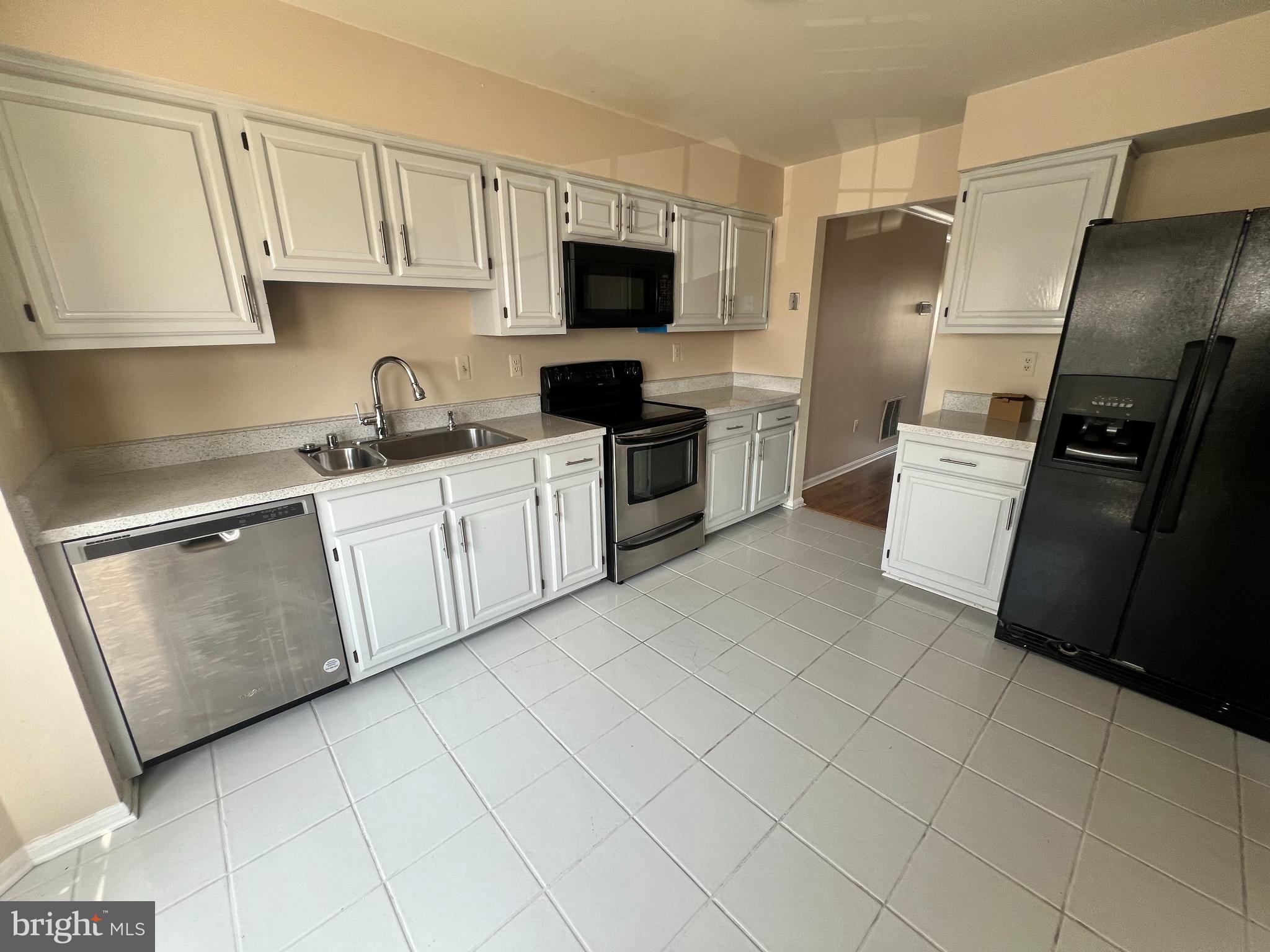 CALVERTON - Residential Lease