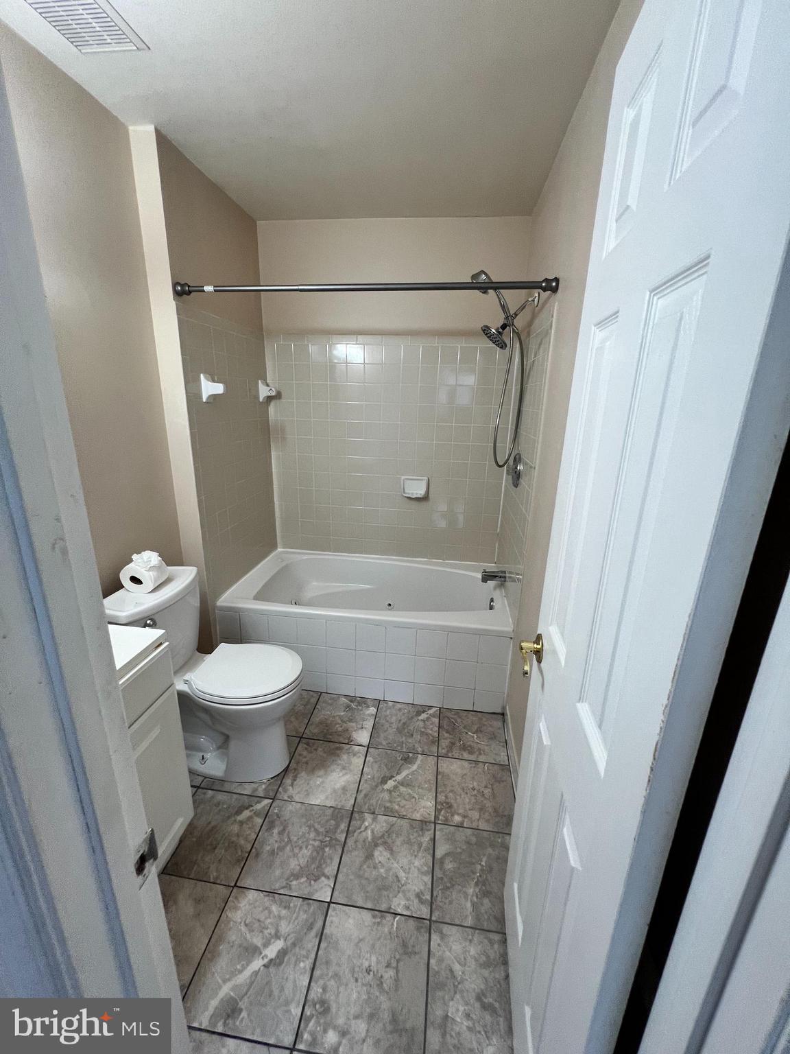 CALVERTON - Residential Lease