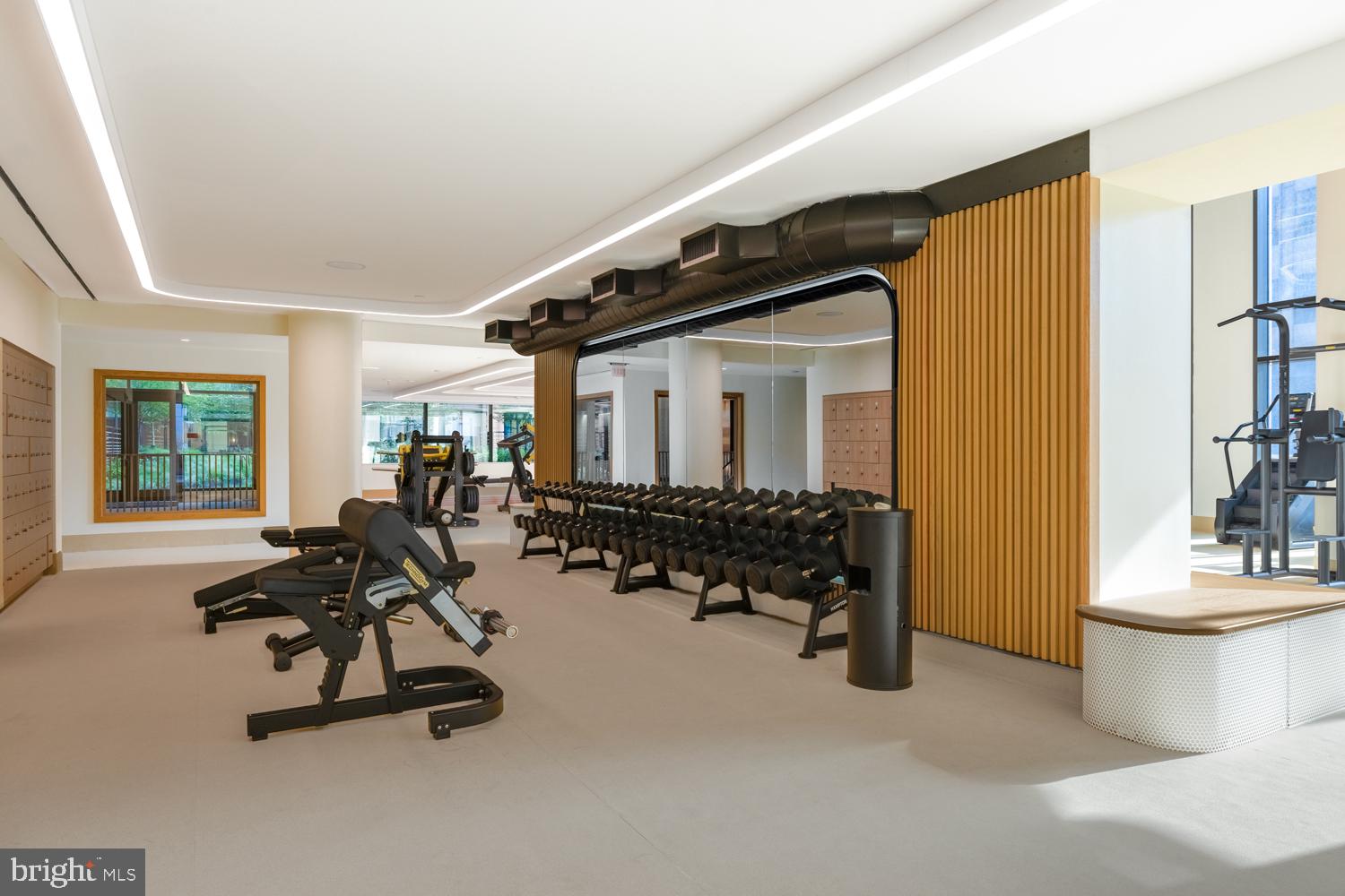 CRYSTAL CITY - Residential Lease