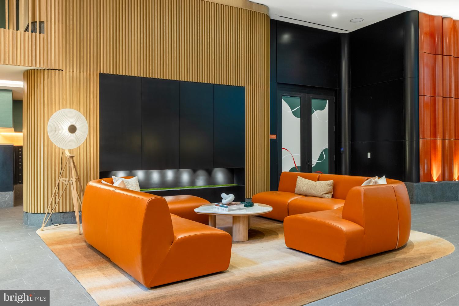 CRYSTAL CITY - Residential Lease