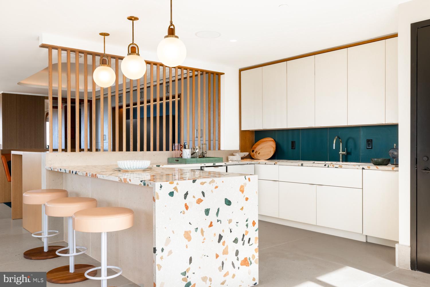 CRYSTAL CITY - Residential Lease