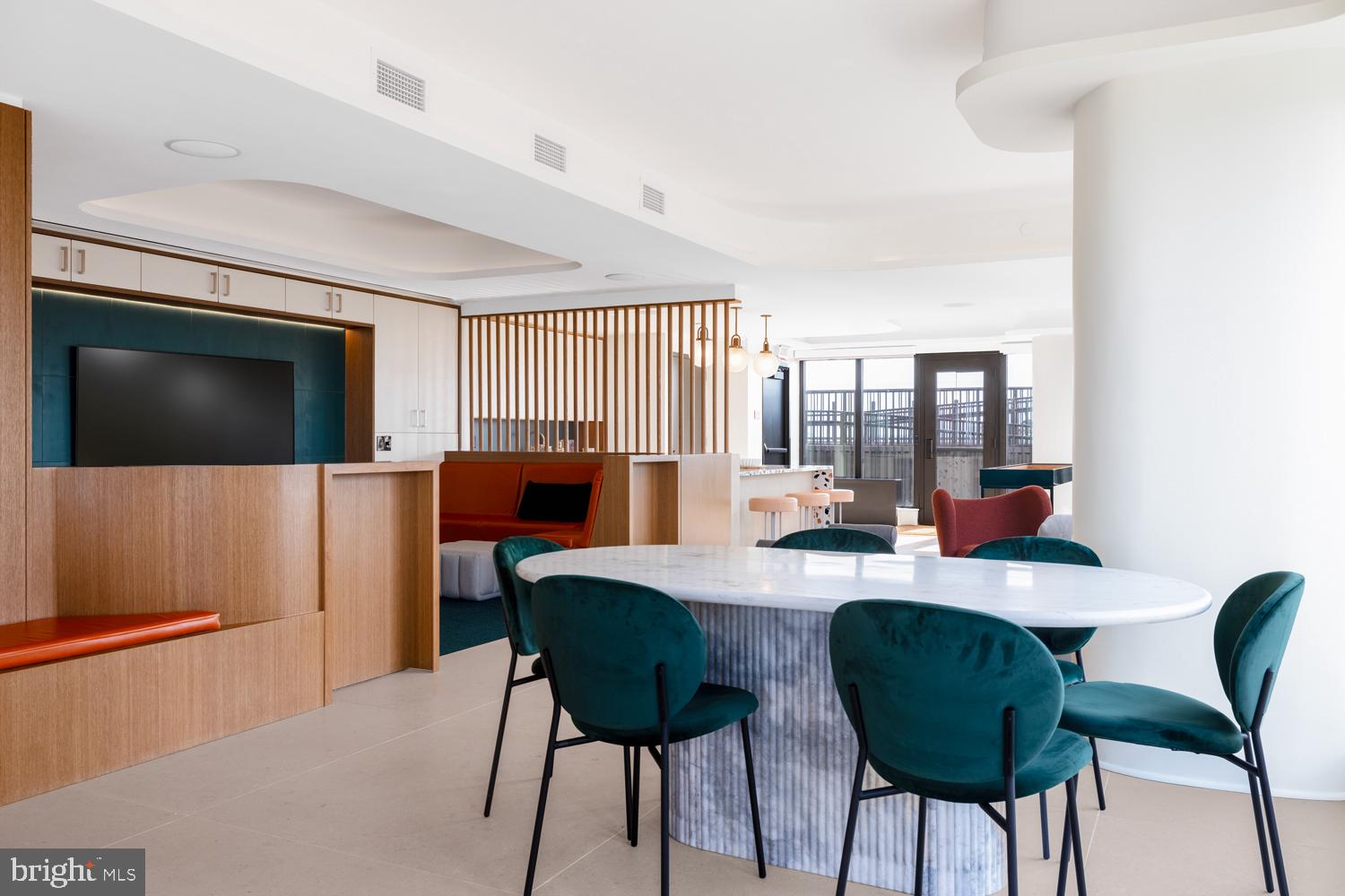 CRYSTAL CITY - Residential Lease